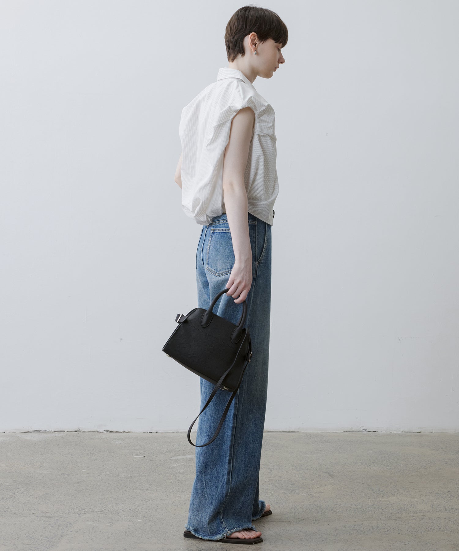 핀스트라이프 개더 슬리브 셔츠