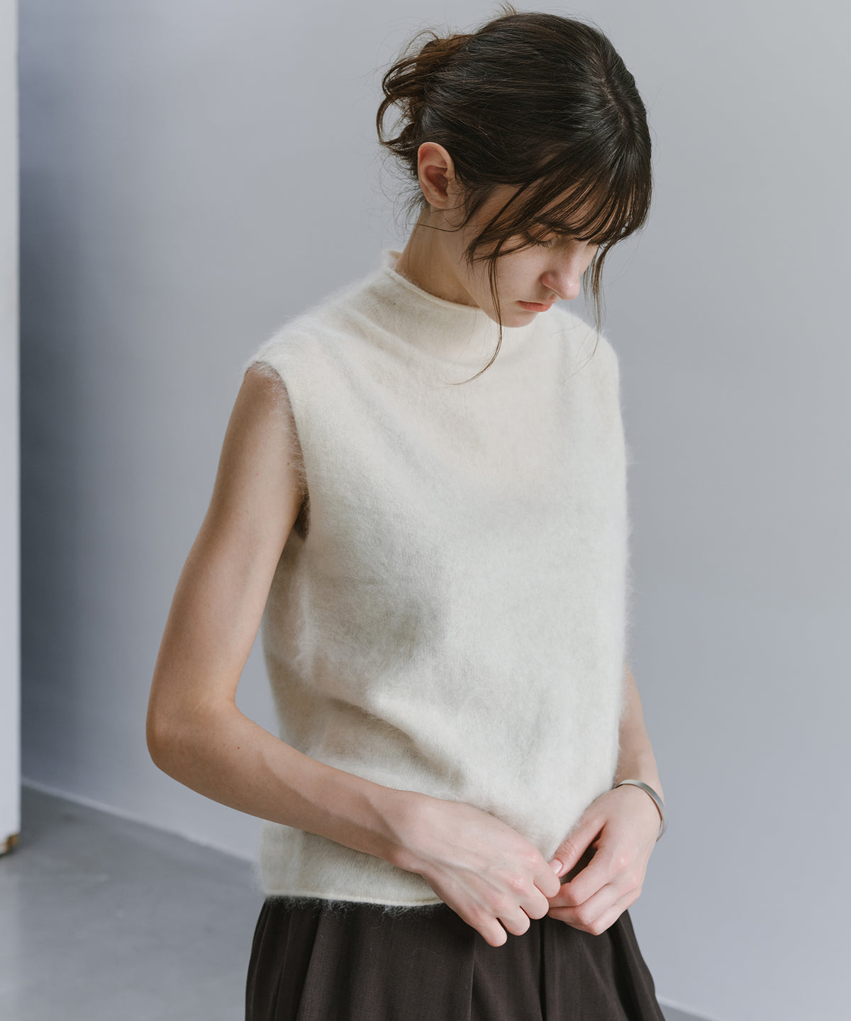 「10月下旬出荷予定」Brushed Cashmere-Blend High Neck Knit Vest
