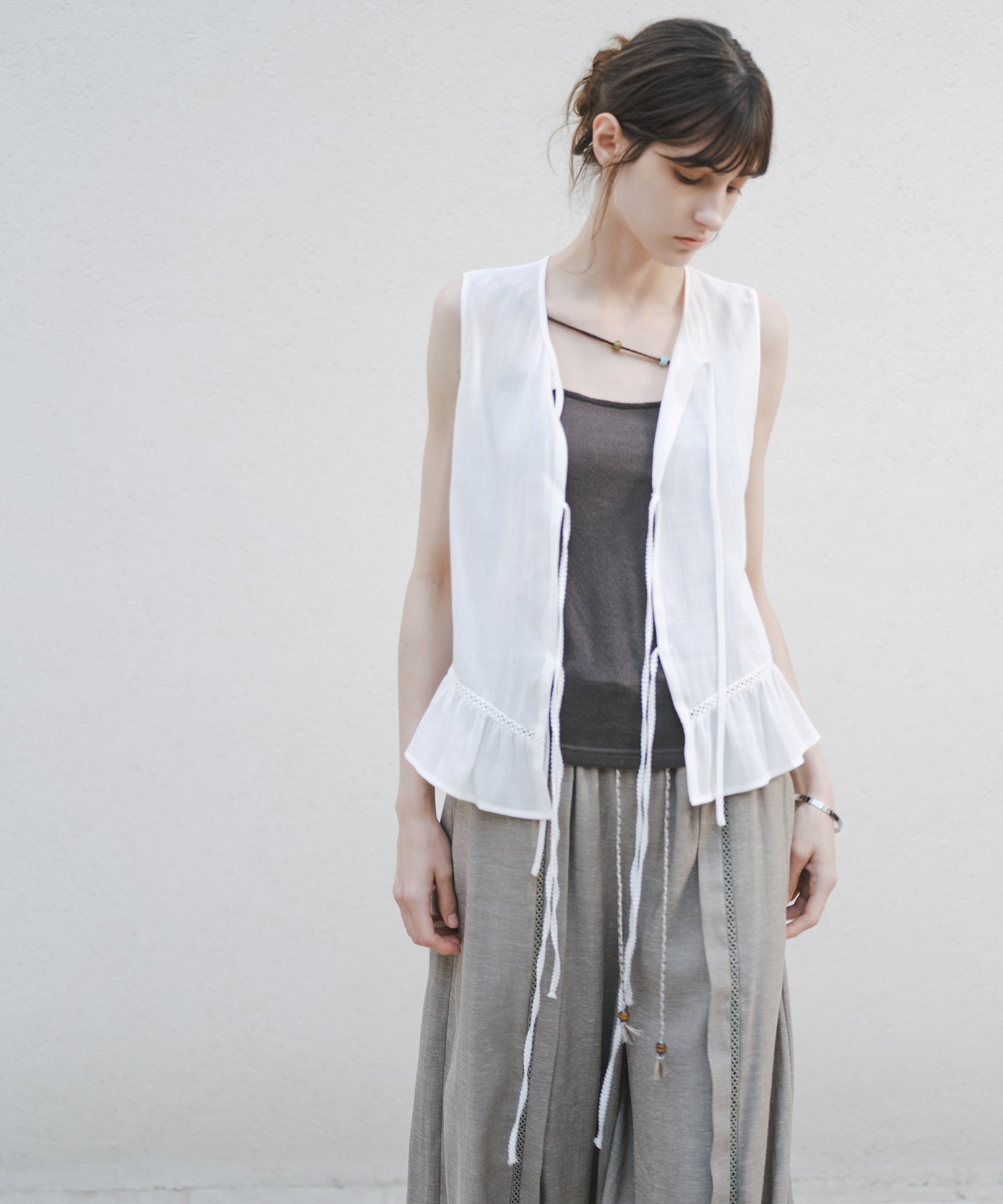 「8月中旬~下旬出荷」Linen Blend Front Tie Ruffle Sleeveless Vest