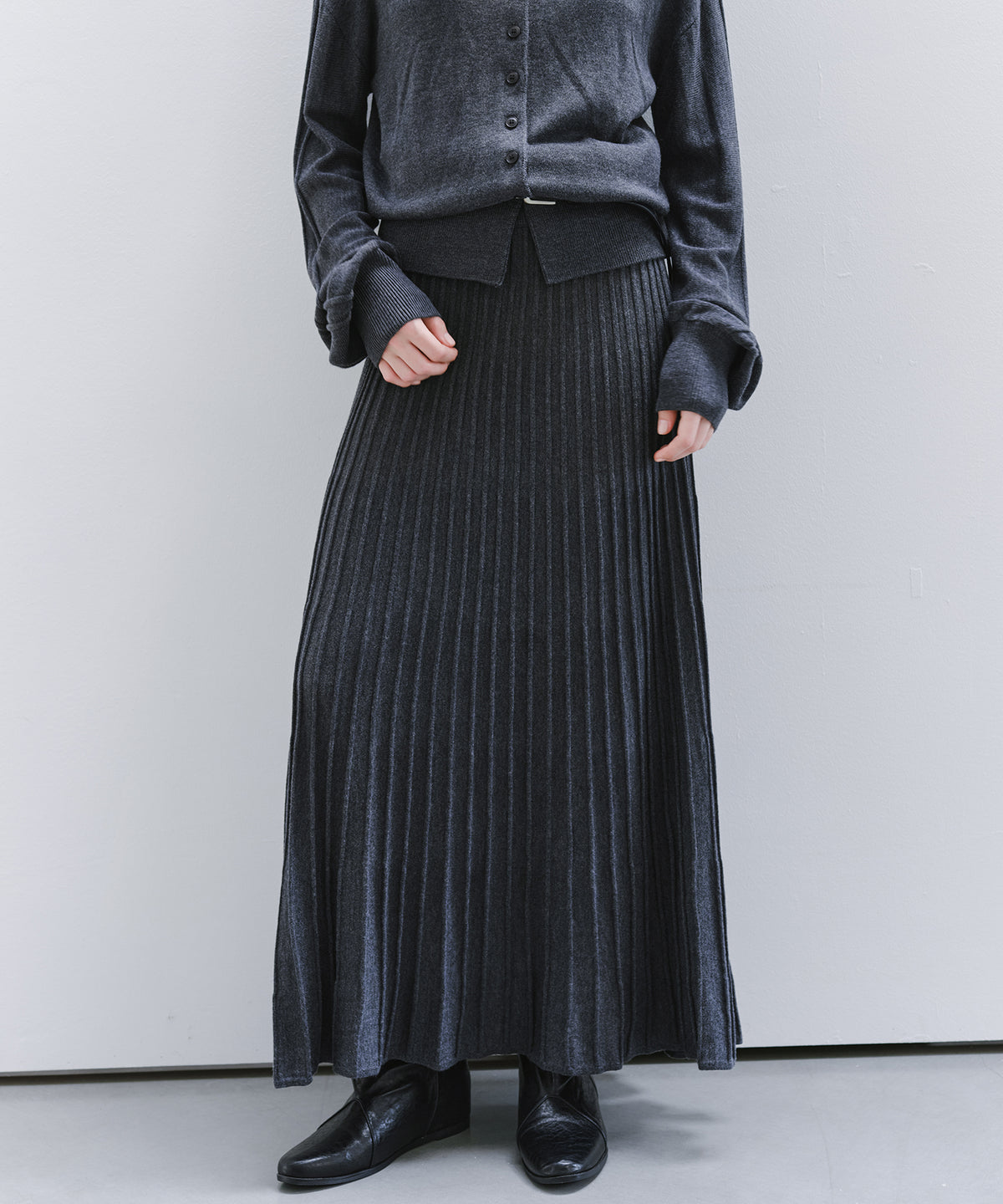 「10月下旬出荷予定」Wool-Silk Blend Pleated Knit Skirt