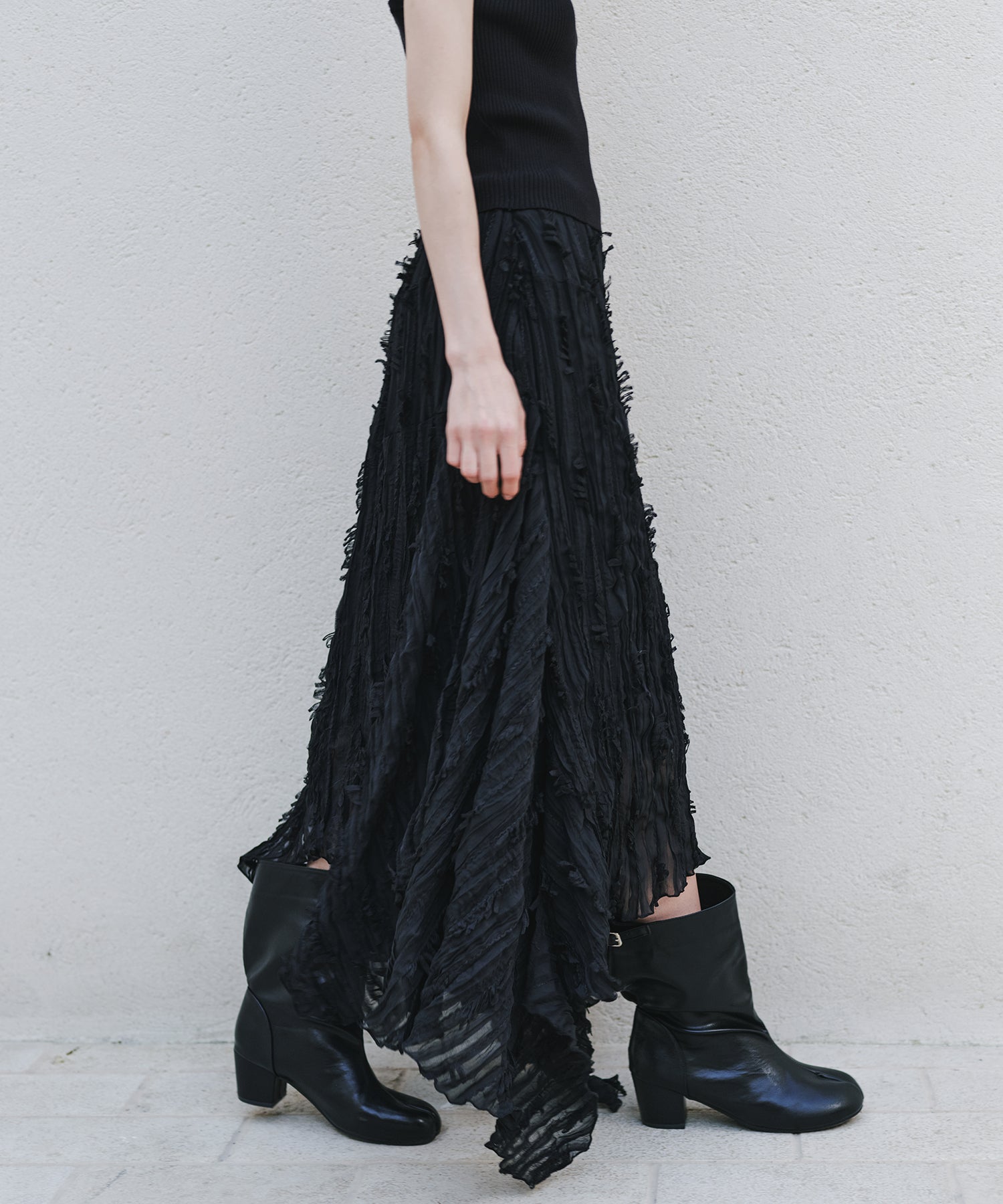 「7月中旬~下旬出荷」Feather Texture Asymmetric Skirt