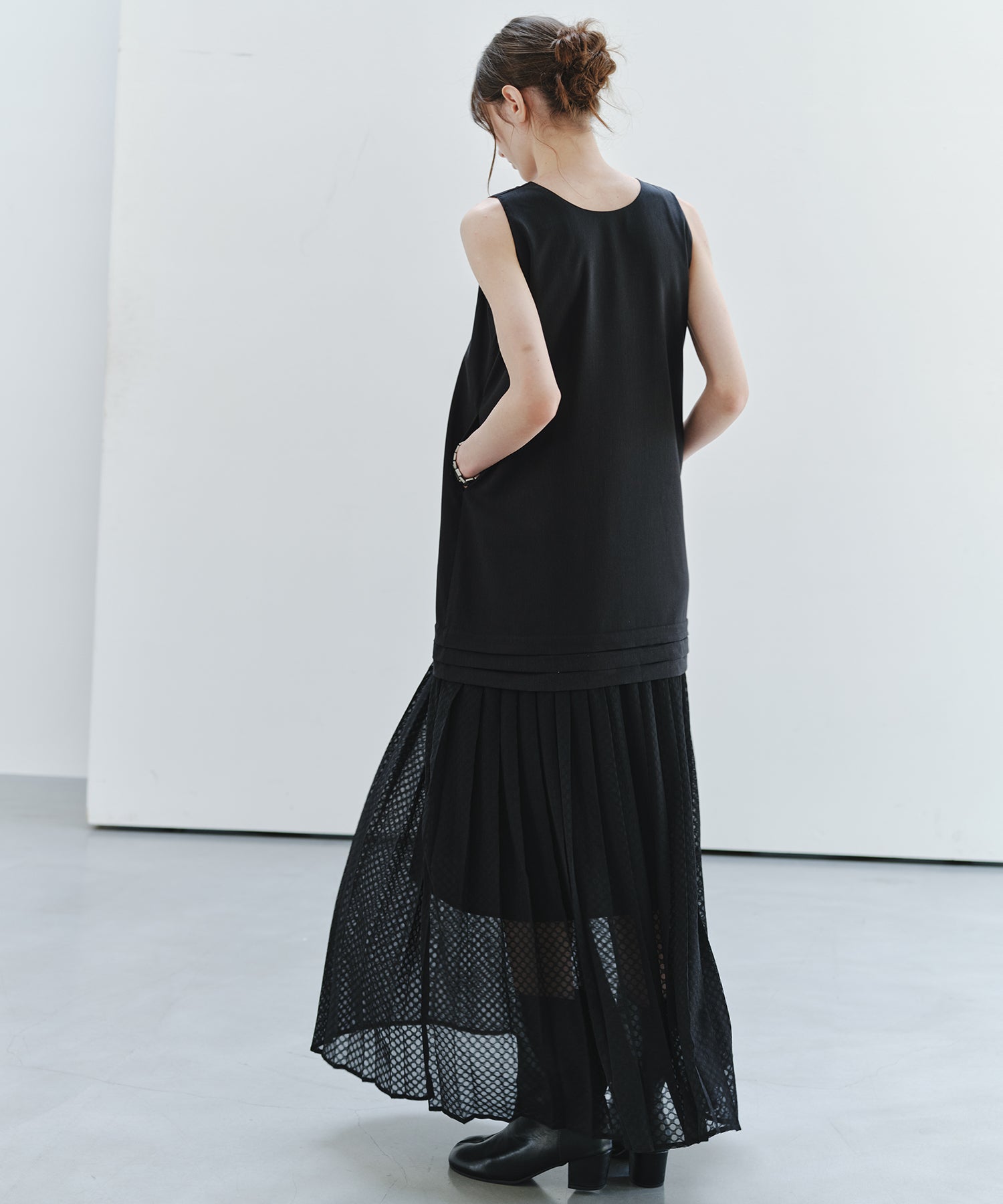「7月中旬~下旬出荷」Linen Blend Pleated Docking Dress