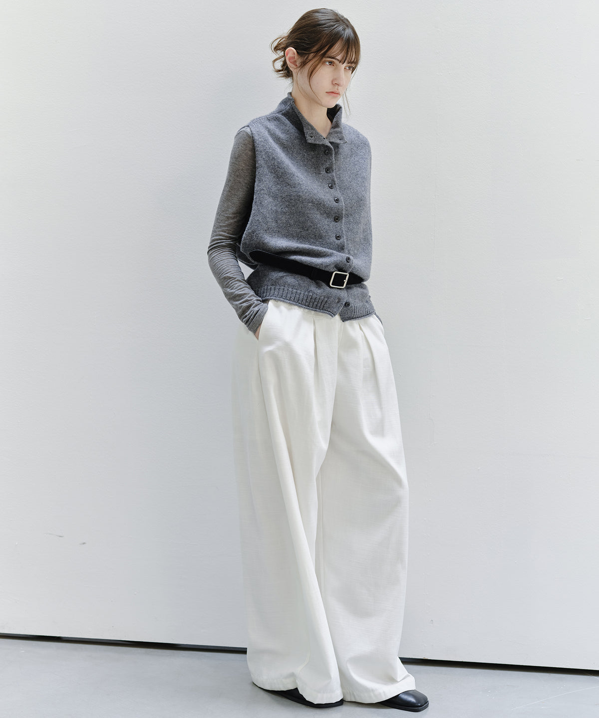 「10月下旬出荷予定」100% Wool High Neck Button Knit Vest