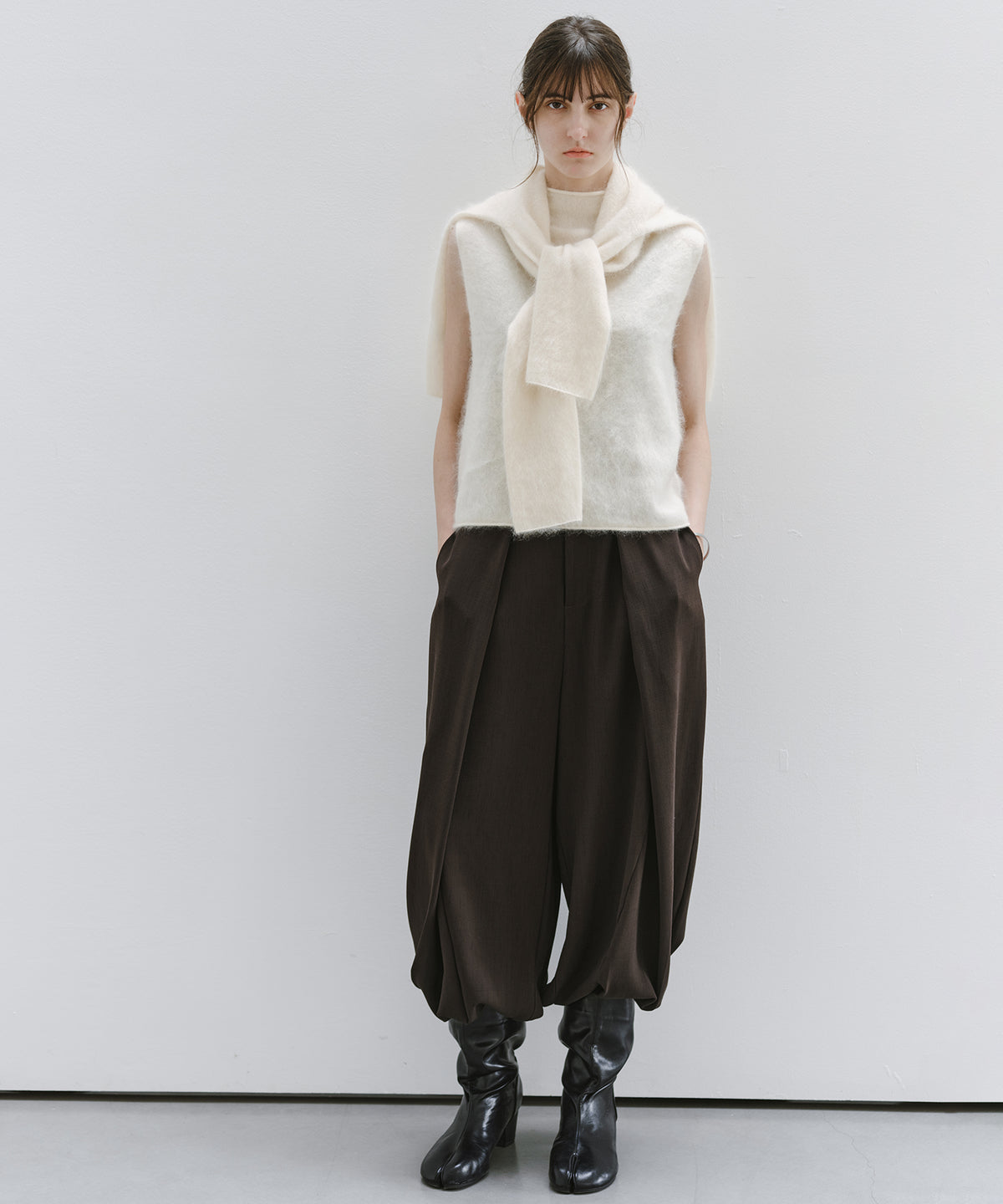 「10月下旬出荷予定」Brushed Cashmere-Blend High Neck Knit Vest