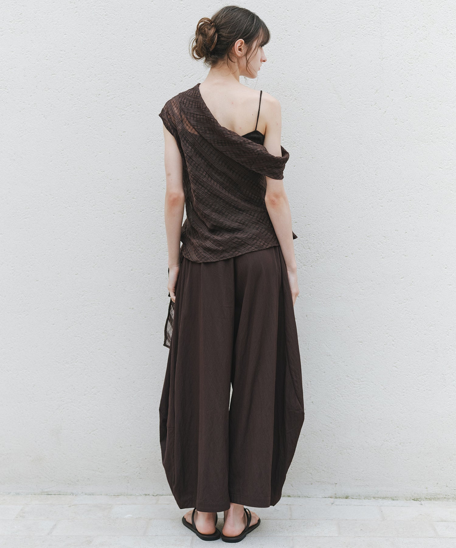 「7月中旬~下旬出荷」Sheer Check One-Shoulder Top