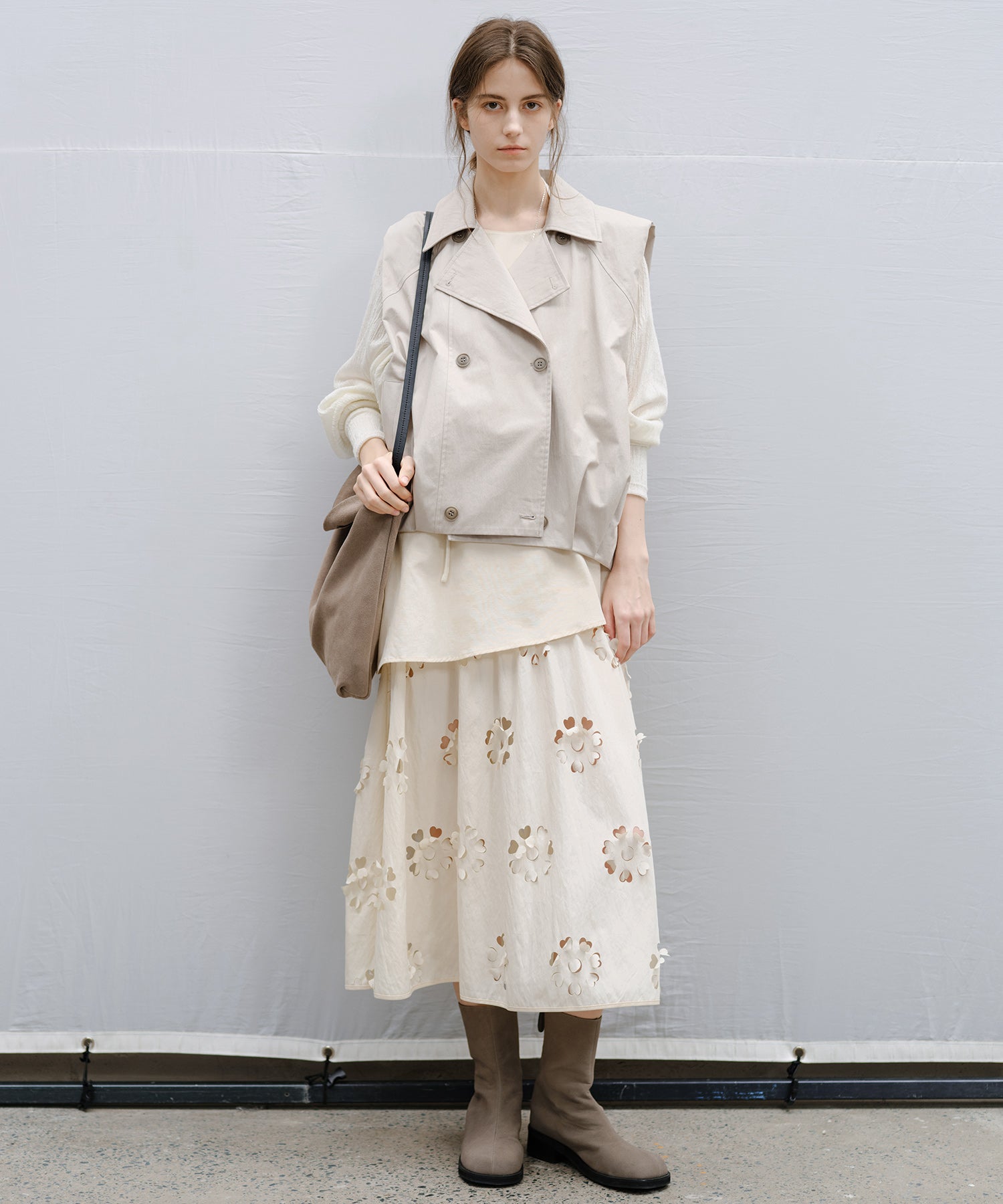 "Shipping scheduled for late February to early March" Lapel Collar Double-Breasted Vest