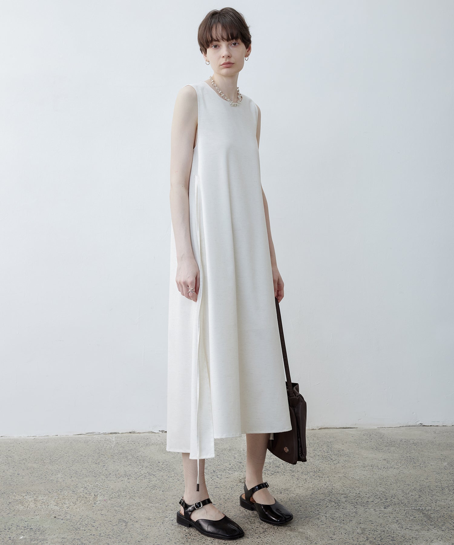 Back-Drape Sleeveless 미디 드레스