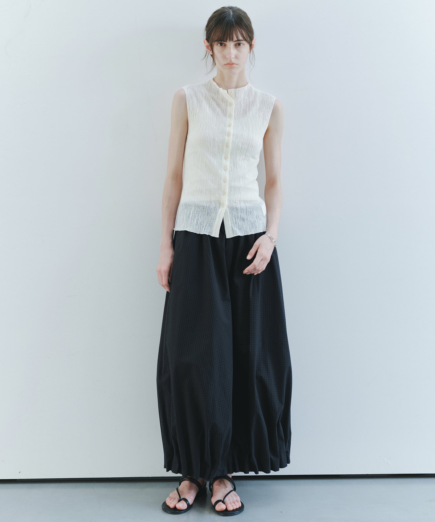 「7月上旬~中旬出荷」Textured Knit Sleeveless Top