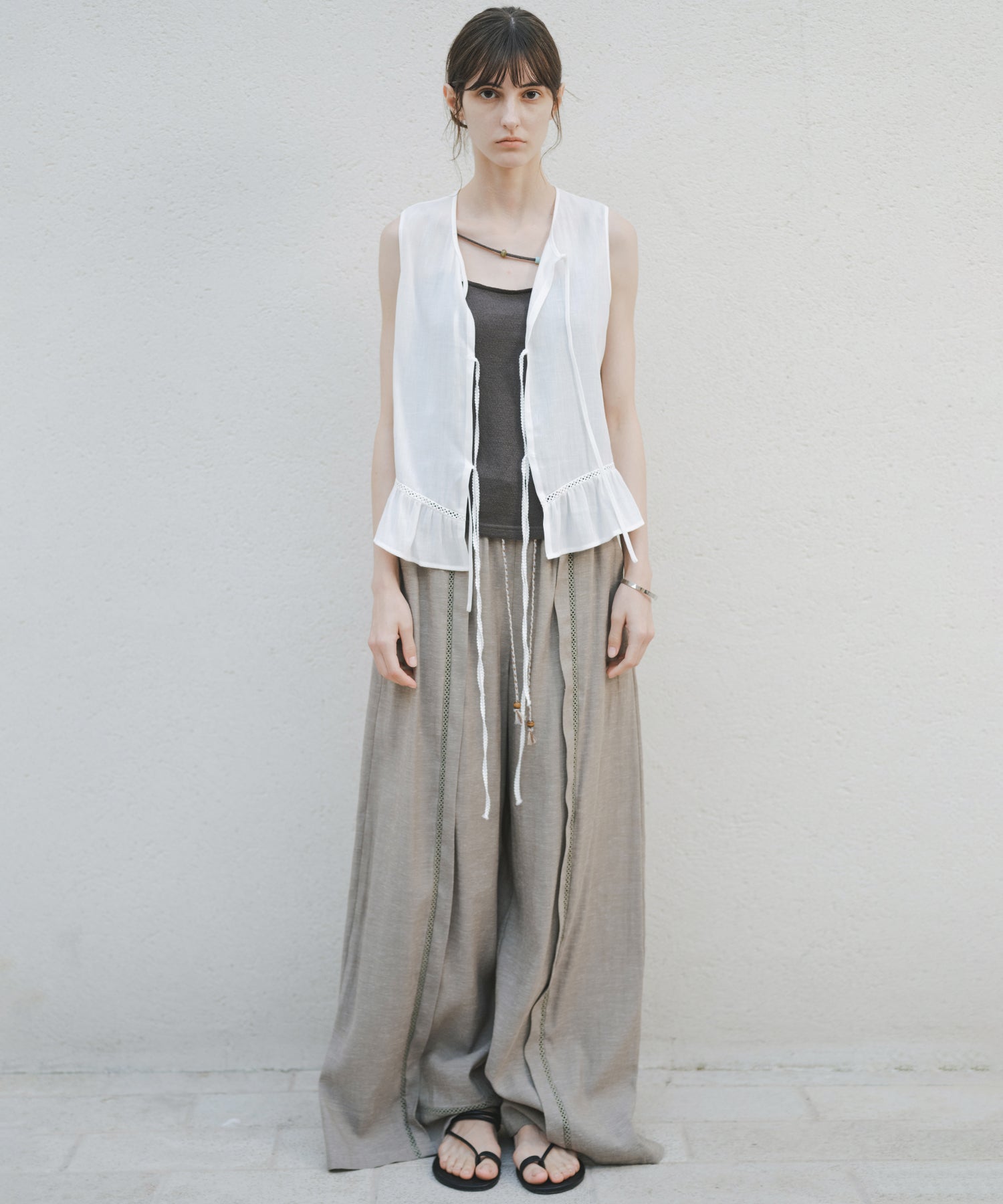 「8月中旬~下旬出荷」Linen Blend Front Tie Ruffle Sleeveless Vest