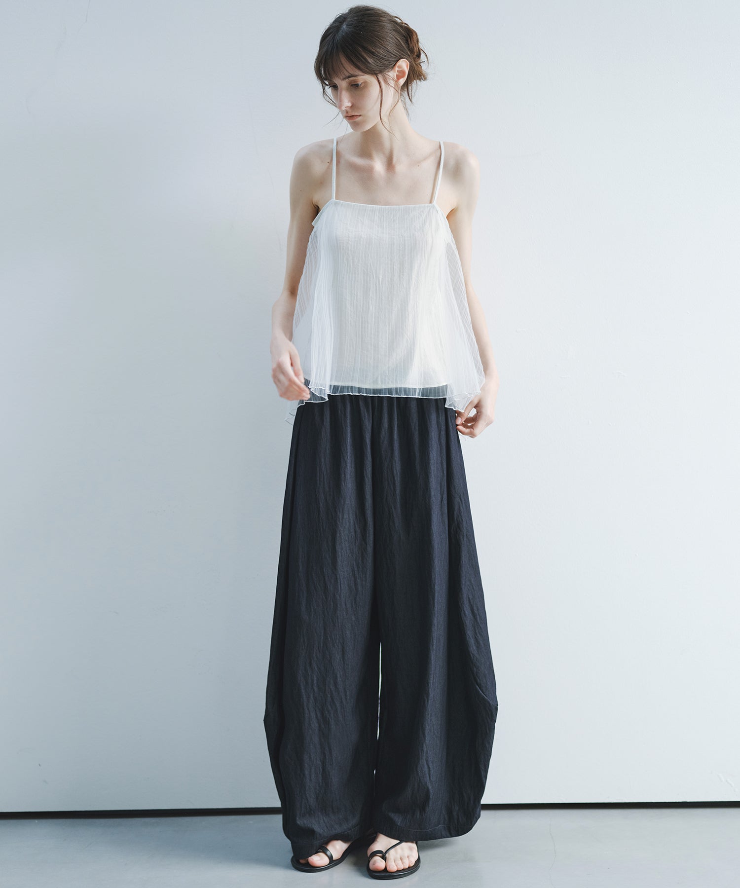 「7月中旬~下旬出荷」Sheer Pleated Back Tie Camisole Top
