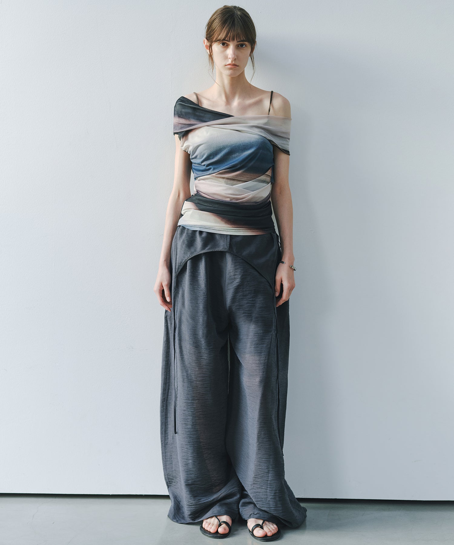 「7月上旬~中旬出荷」Art Print One-Shoulder Sheer Top