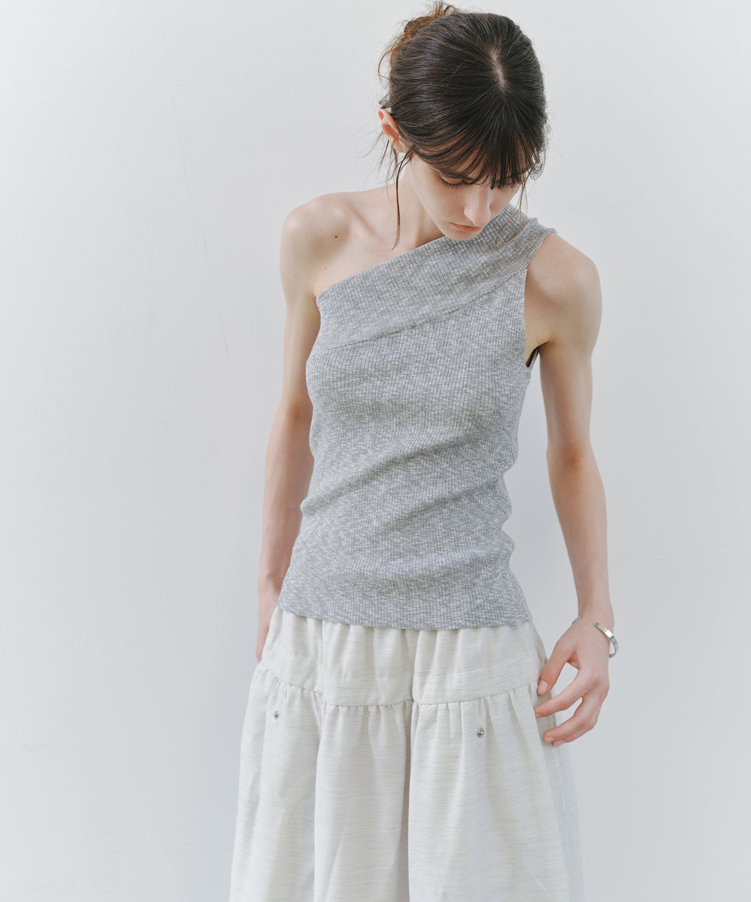 「7月中旬~下旬出荷」Asymmetric Ribbed One-Shoulder Top