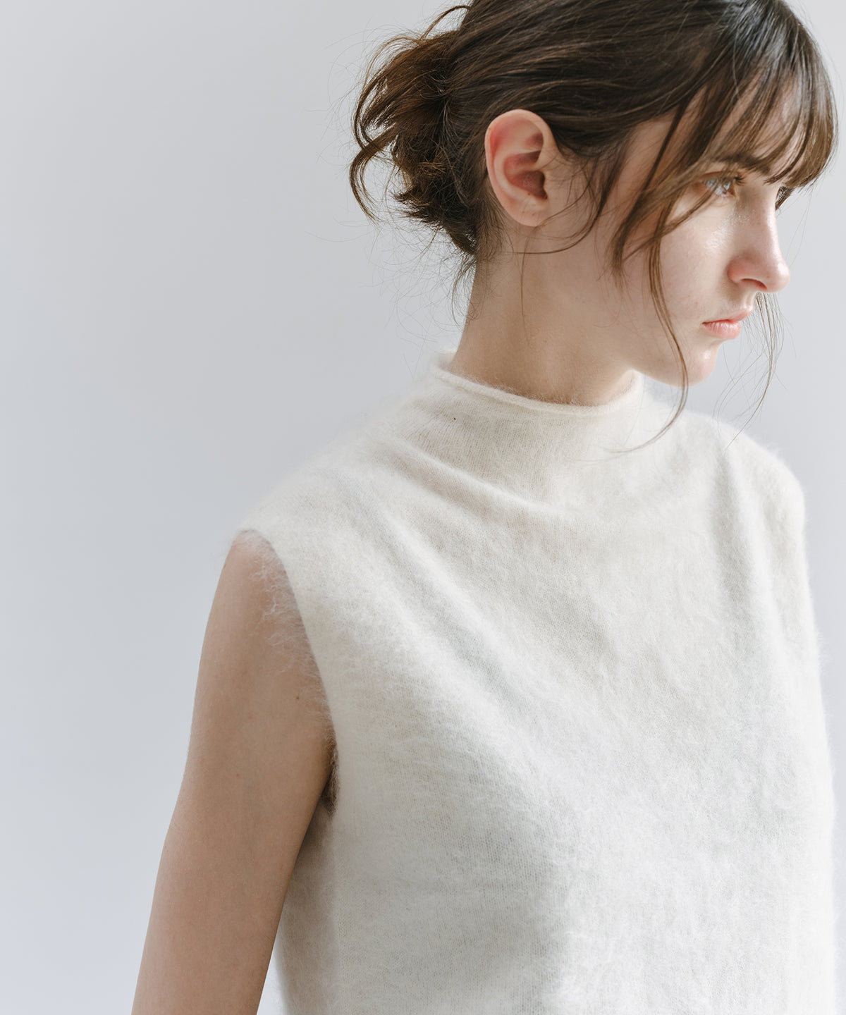 「10月下旬出荷予定」Brushed Cashmere-Blend High Neck Knit Vest