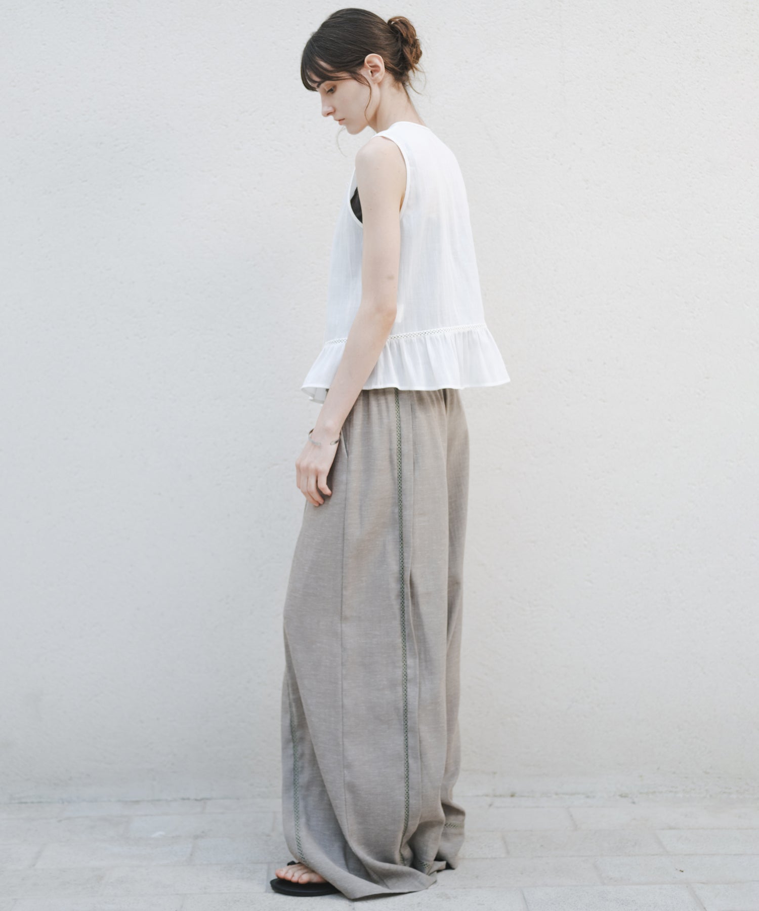 「8月中旬~下旬出荷」Linen Blend Front Tie Ruffle Sleeveless Vest