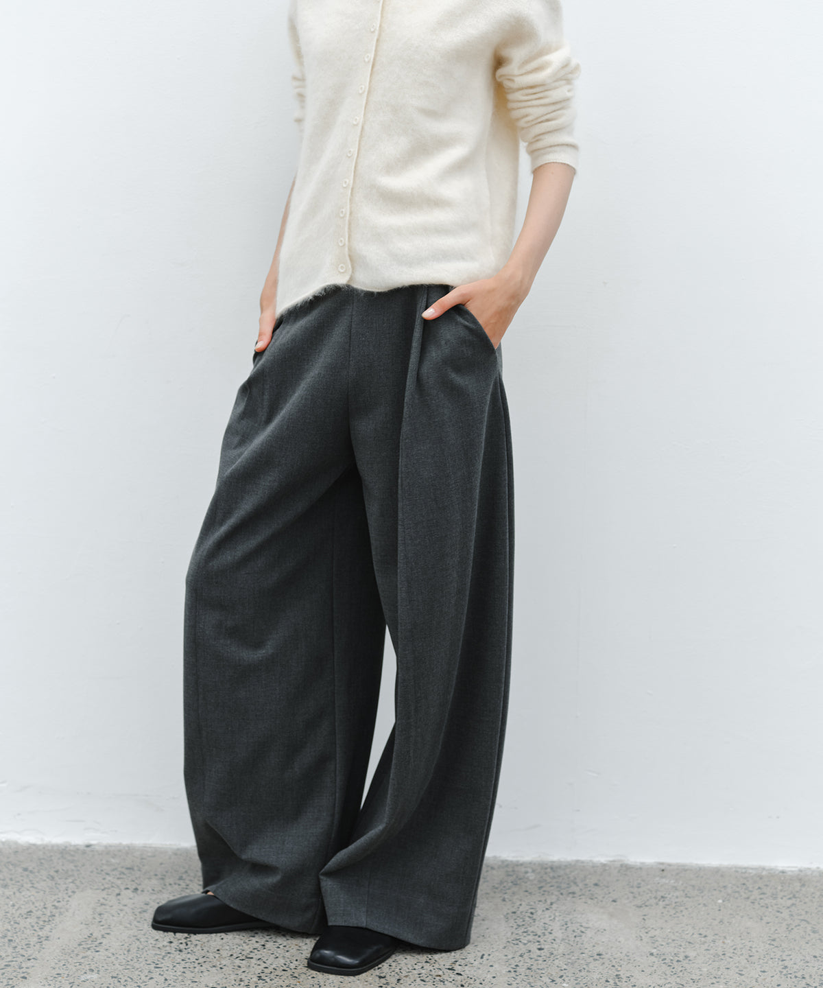 「10月下旬出荷予定」Tucked Wide Straight Slacks Pants