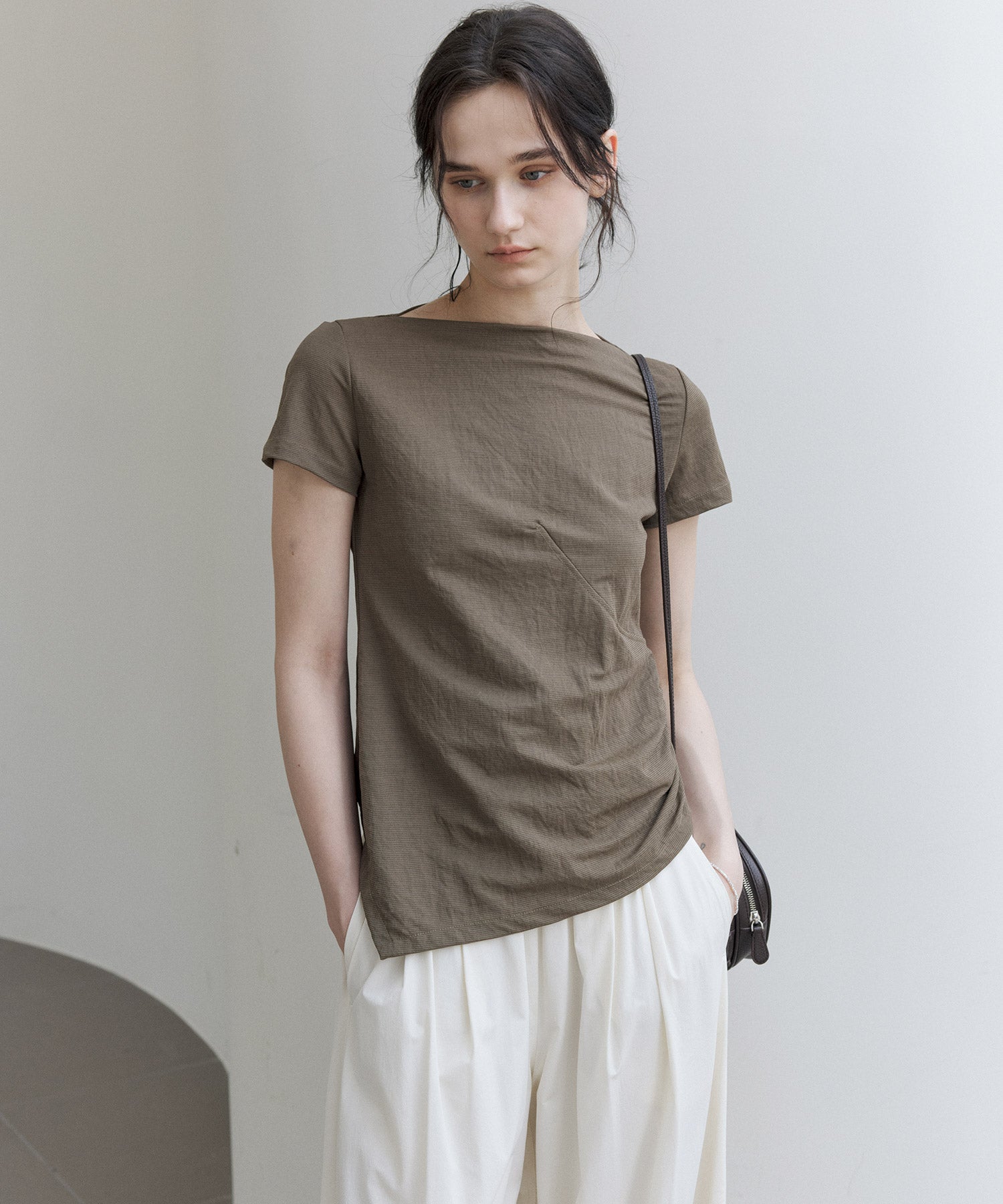 Asymmetric Gather Boat Neck Slim T-shirt