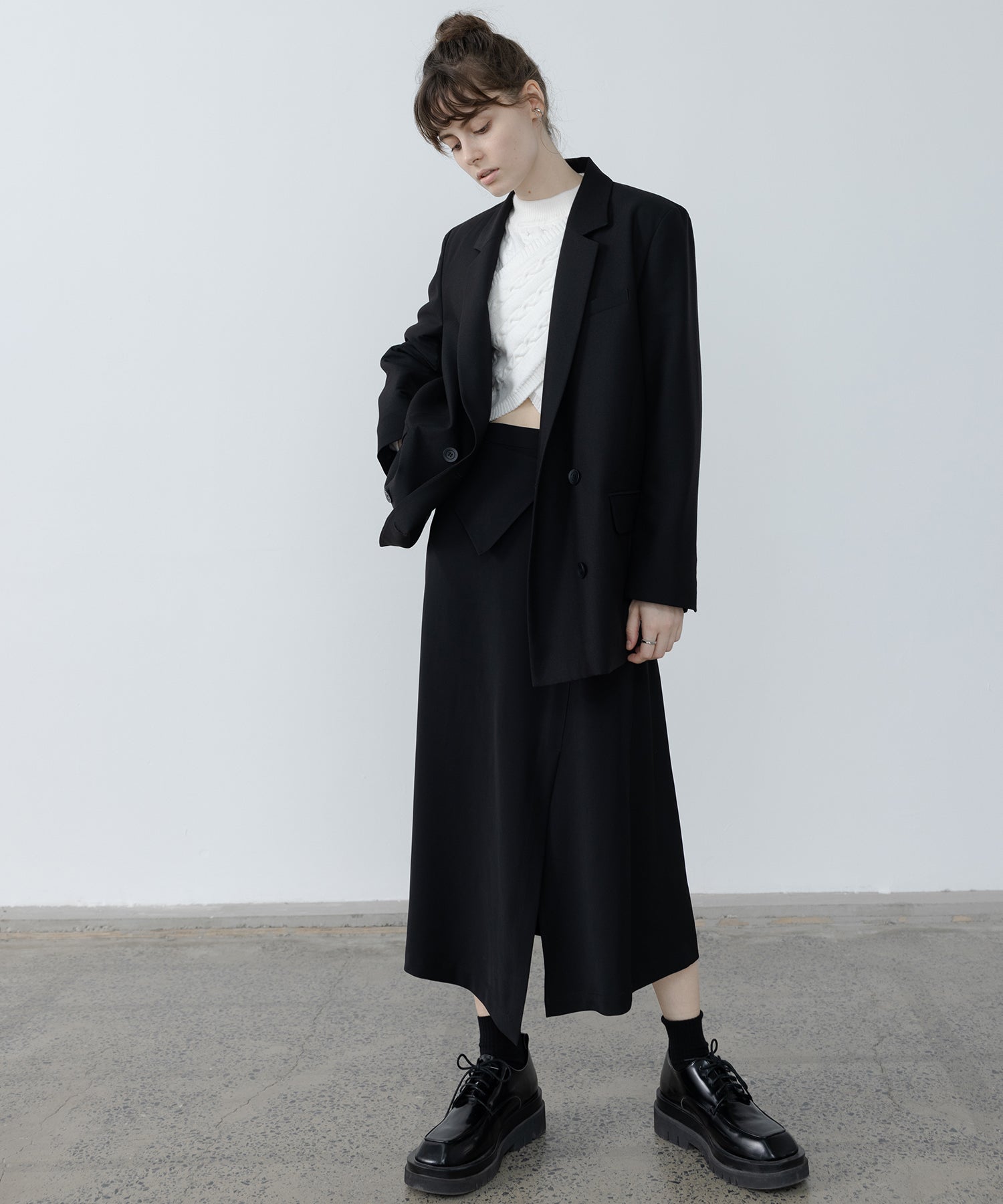 프론트 크로스 짧은 길이 니트