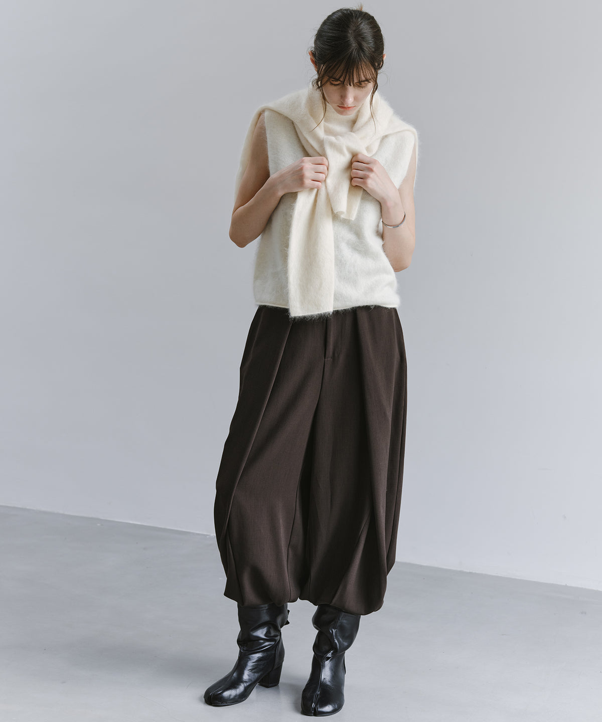 「10月下旬出荷予定」Tuck Detail Adjustable Hem Wide Pants