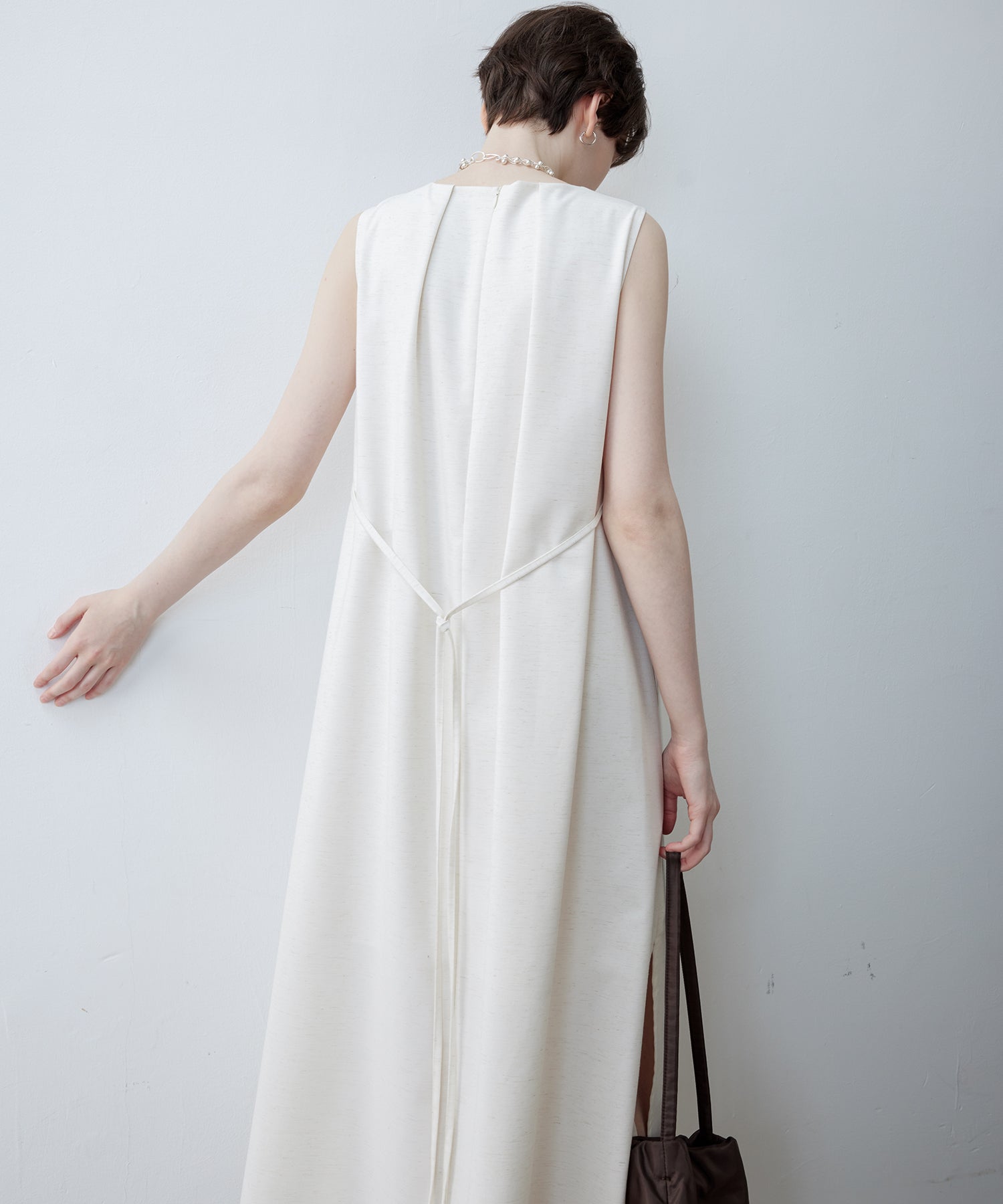 Back-Drape Sleeveless 미디 드레스