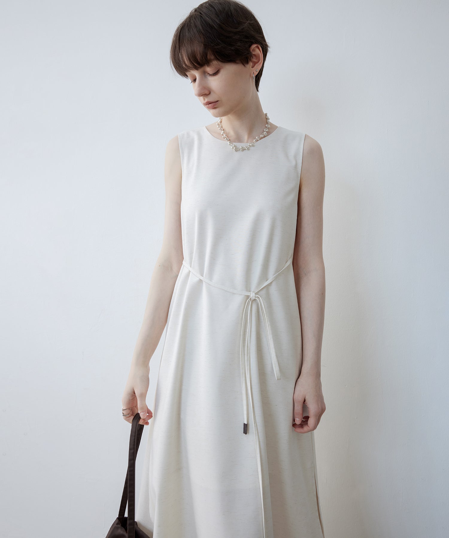 Back-Drape Sleeveless 미디 드레스