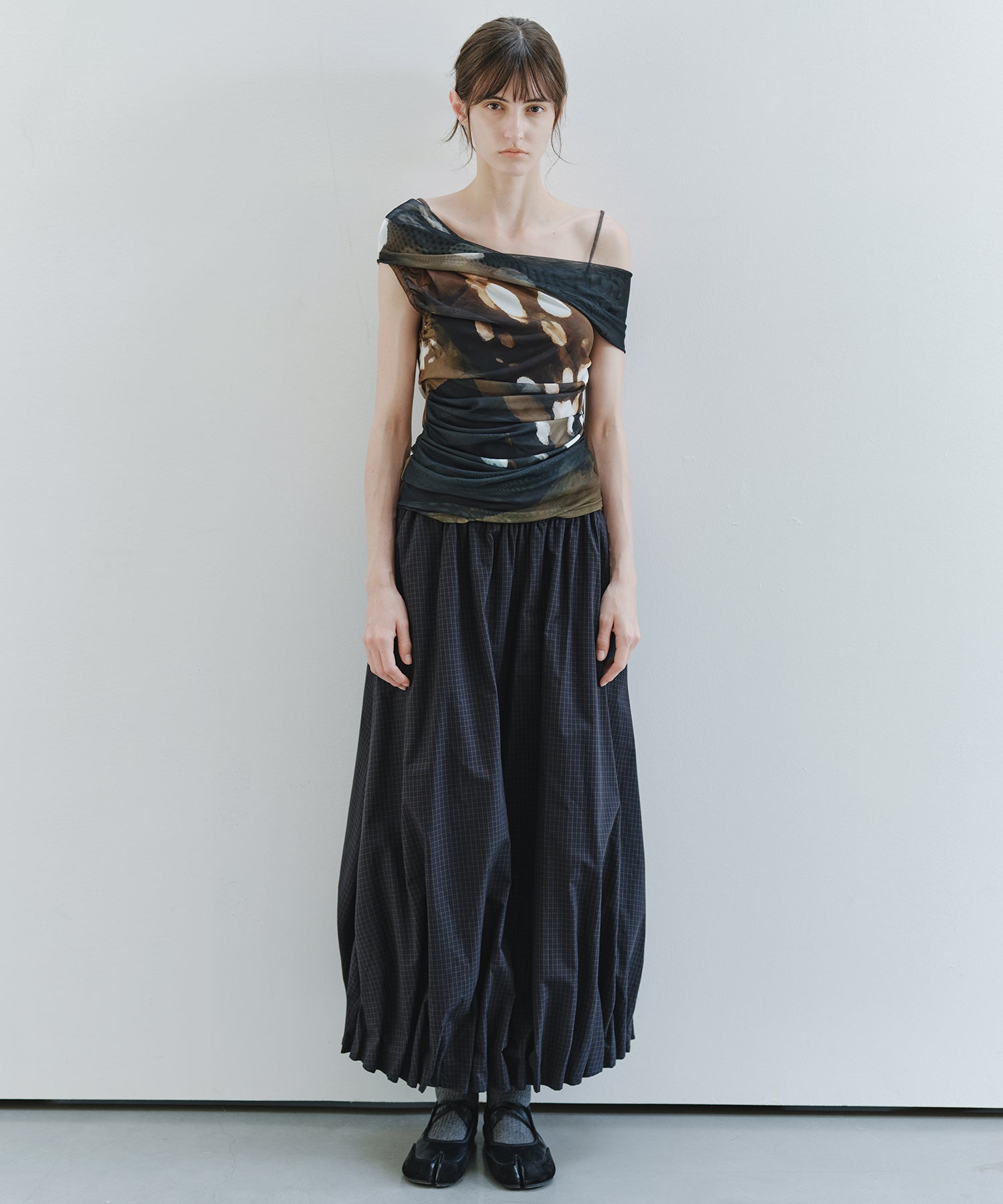 「7月上旬~中旬出荷」Art Print One-Shoulder Sheer Top