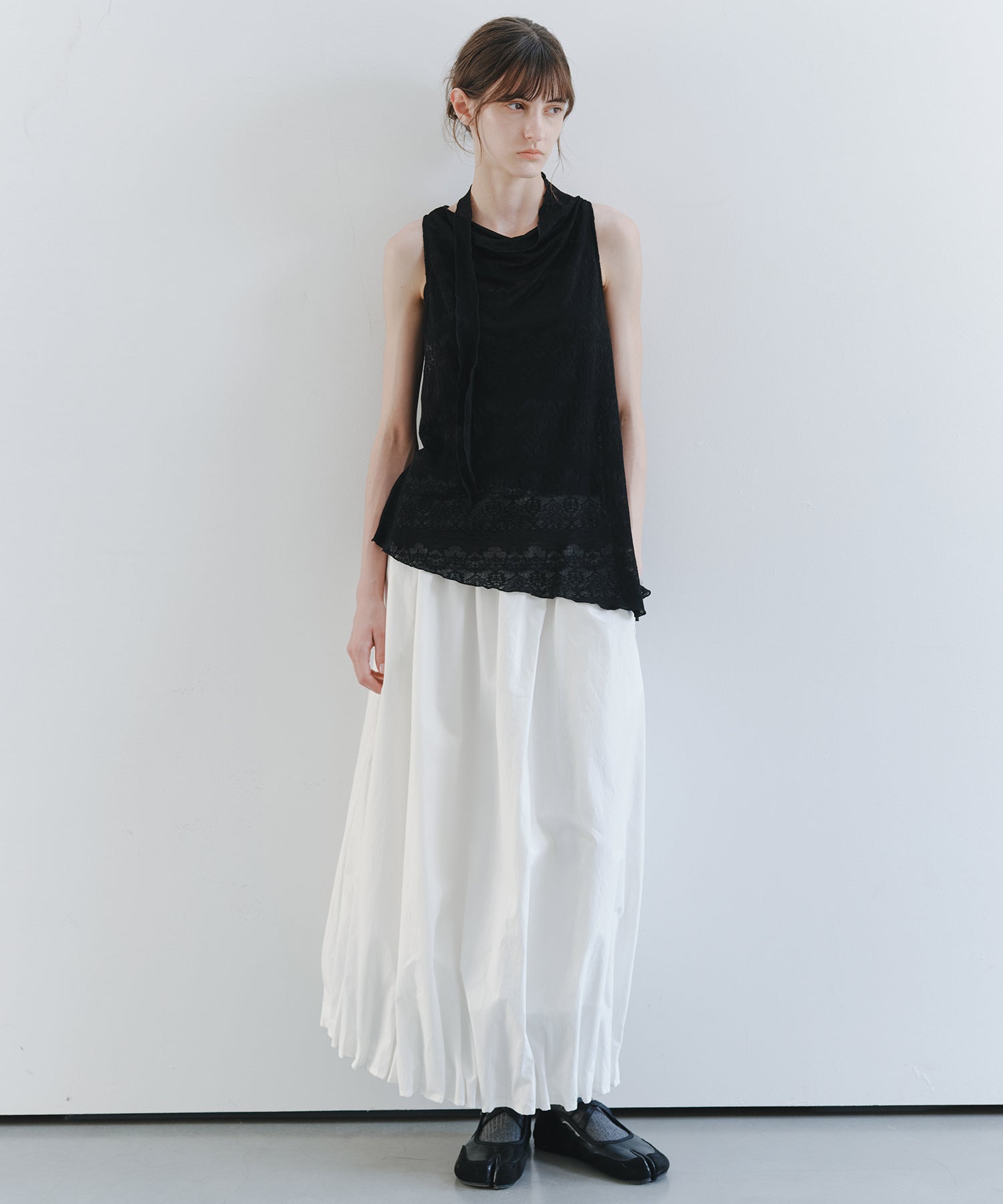 「8月中旬~下旬出荷」Jacquard Sheer Draped Sleeveless Top