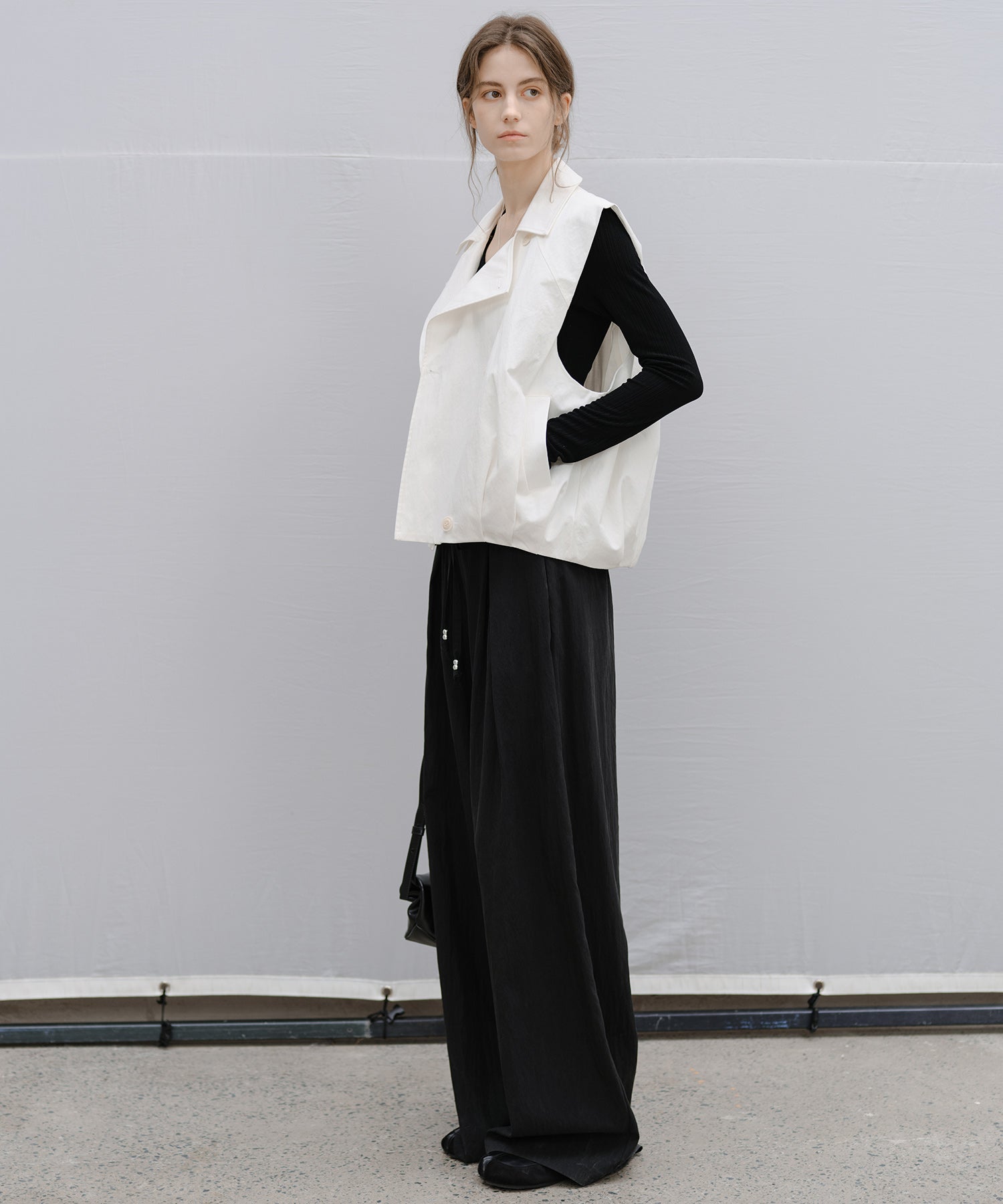 "Shipping scheduled for late February to early March" Lapel Collar Double-Breasted Vest