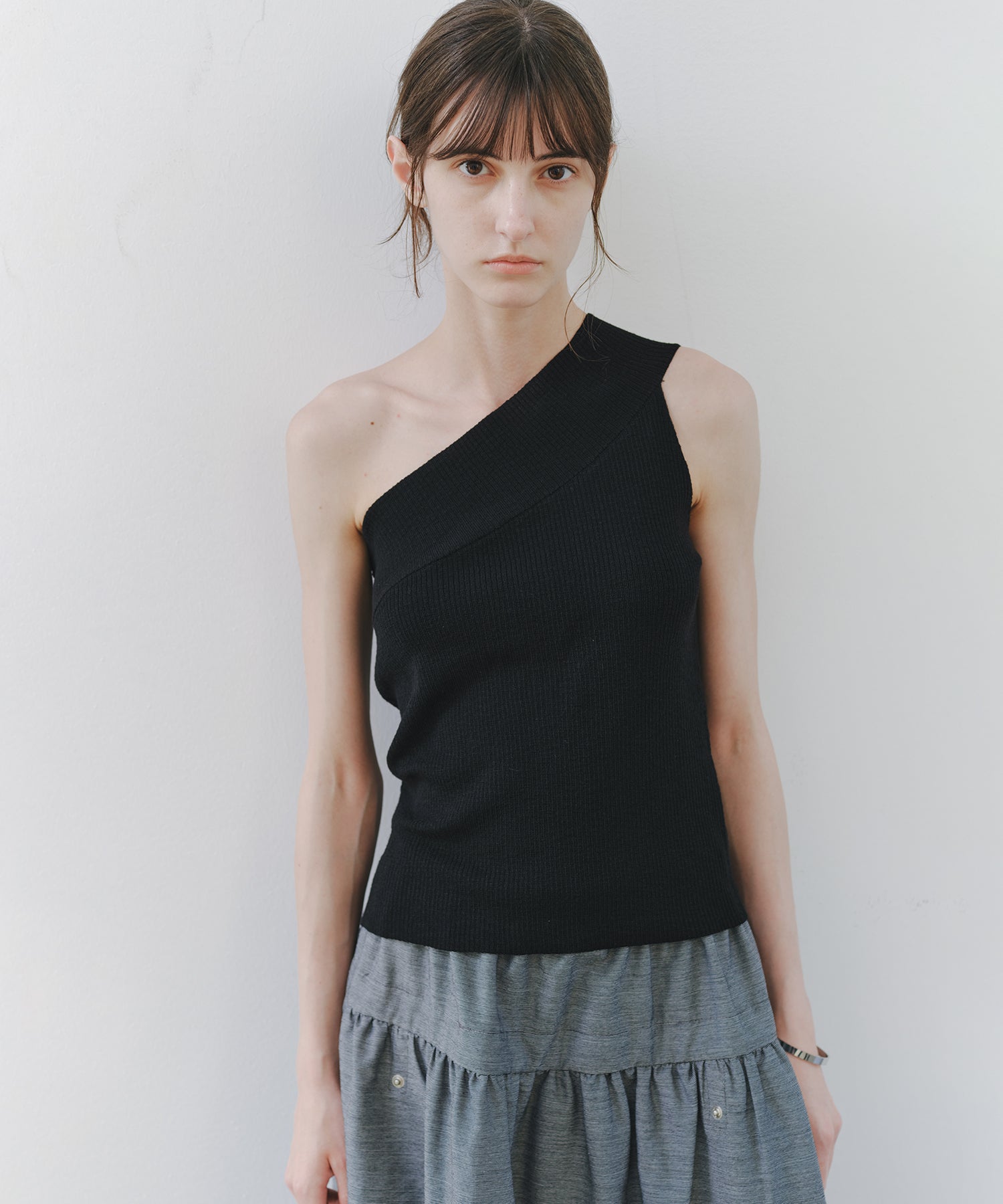 「7月中旬~下旬出荷」Asymmetric Ribbed One-Shoulder Top