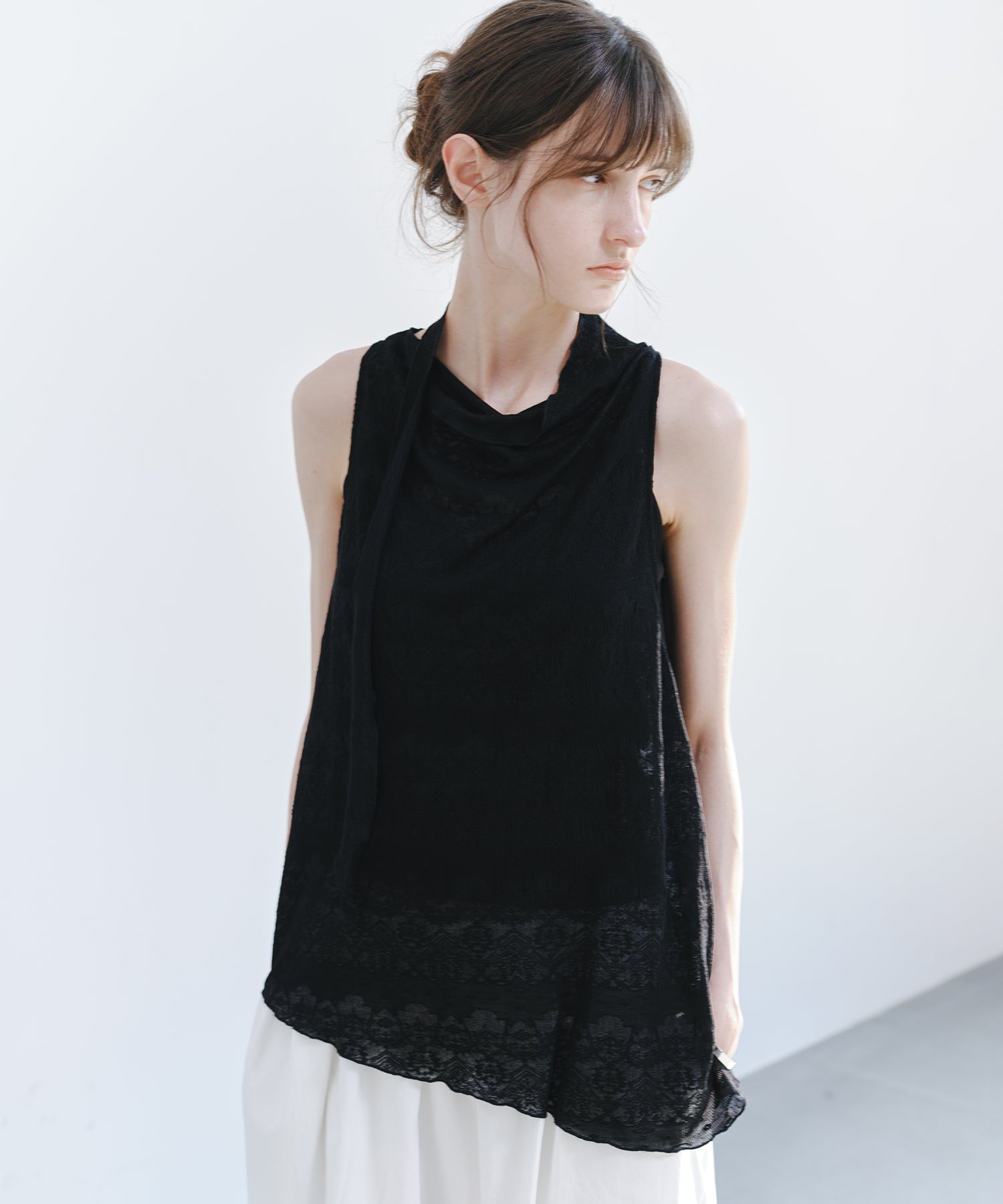 「8月中旬~下旬出荷」Jacquard Sheer Draped Sleeveless Top