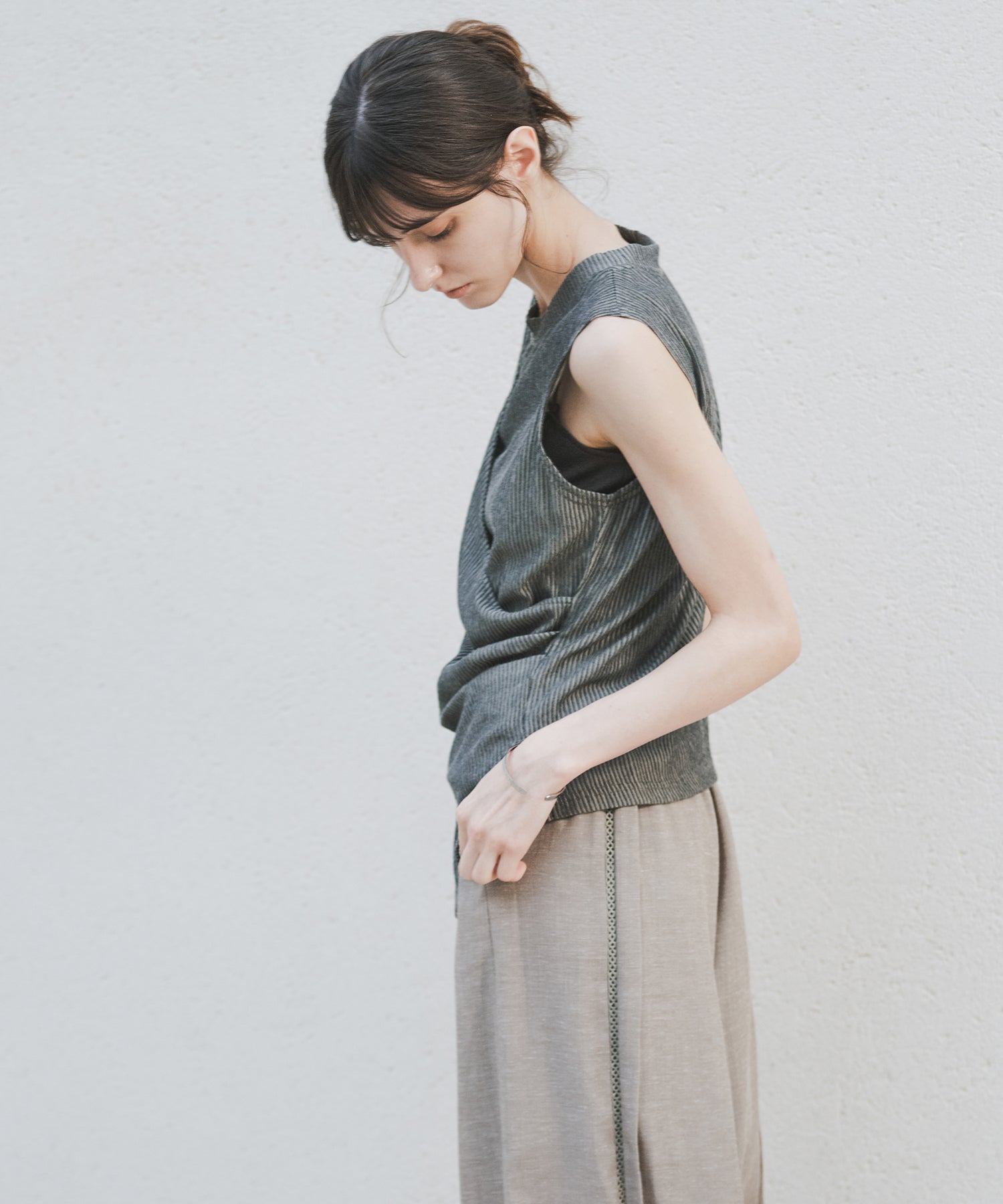 「7月上旬~中旬出荷」Asymmetric Draped Rib Sleeveless Top