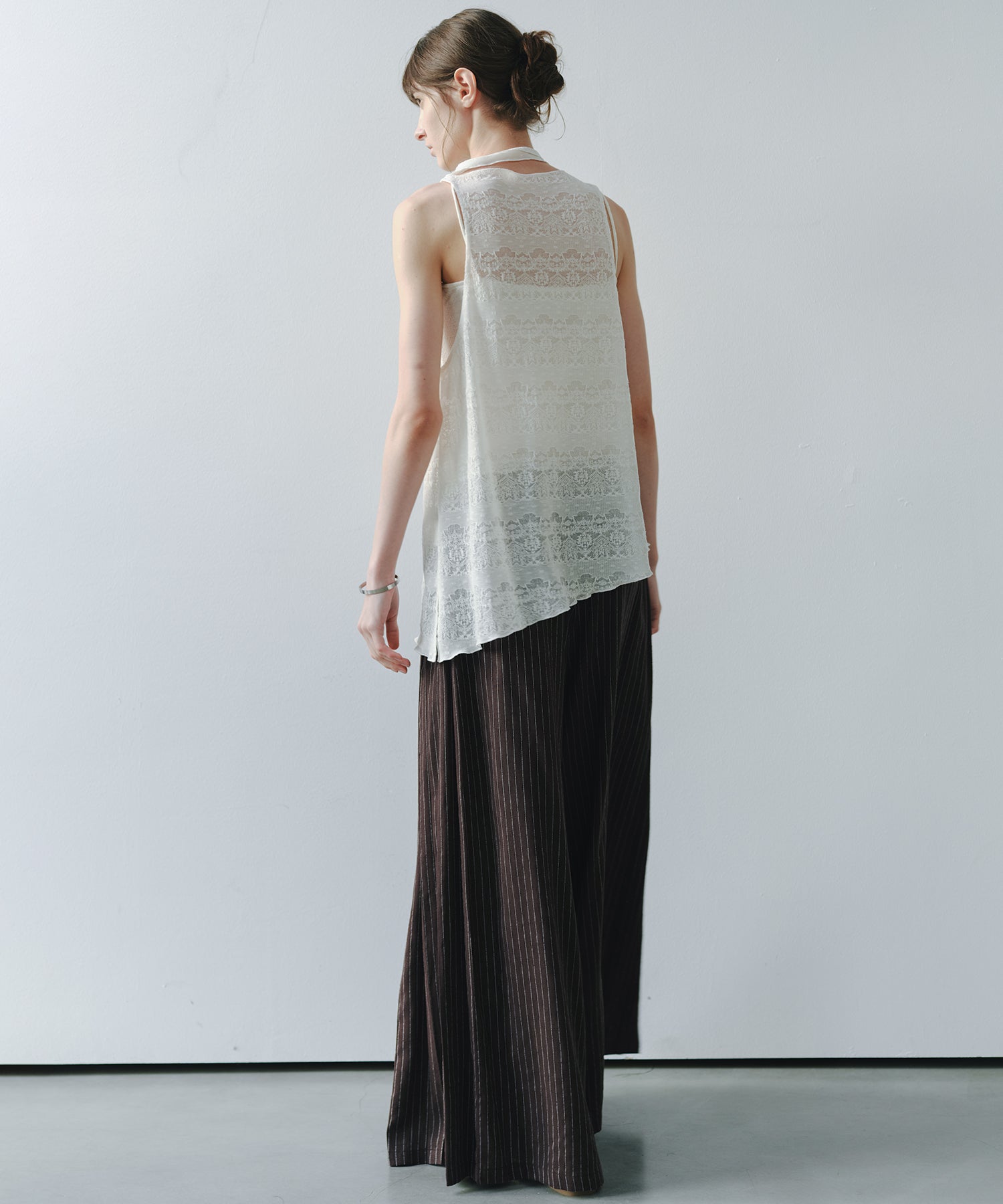 「8月中旬~下旬出荷」Jacquard Sheer Draped Sleeveless Top