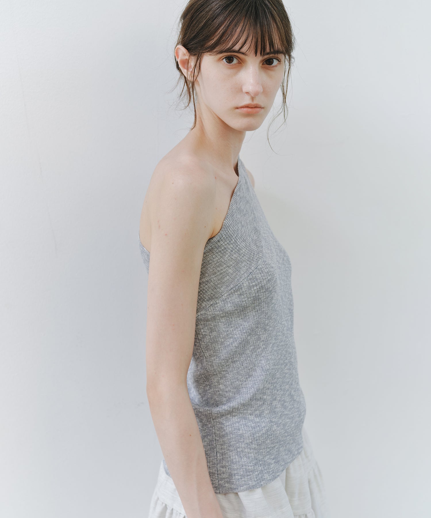 「7月中旬~下旬出荷」Asymmetric Ribbed One-Shoulder Top