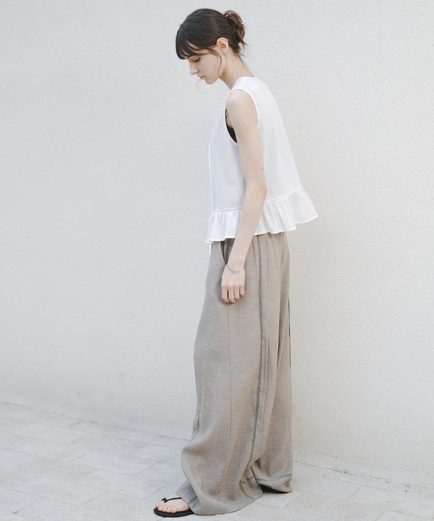 「8月中旬~下旬出荷」Linen Blend Front Tie Ruffle Sleeveless Vest