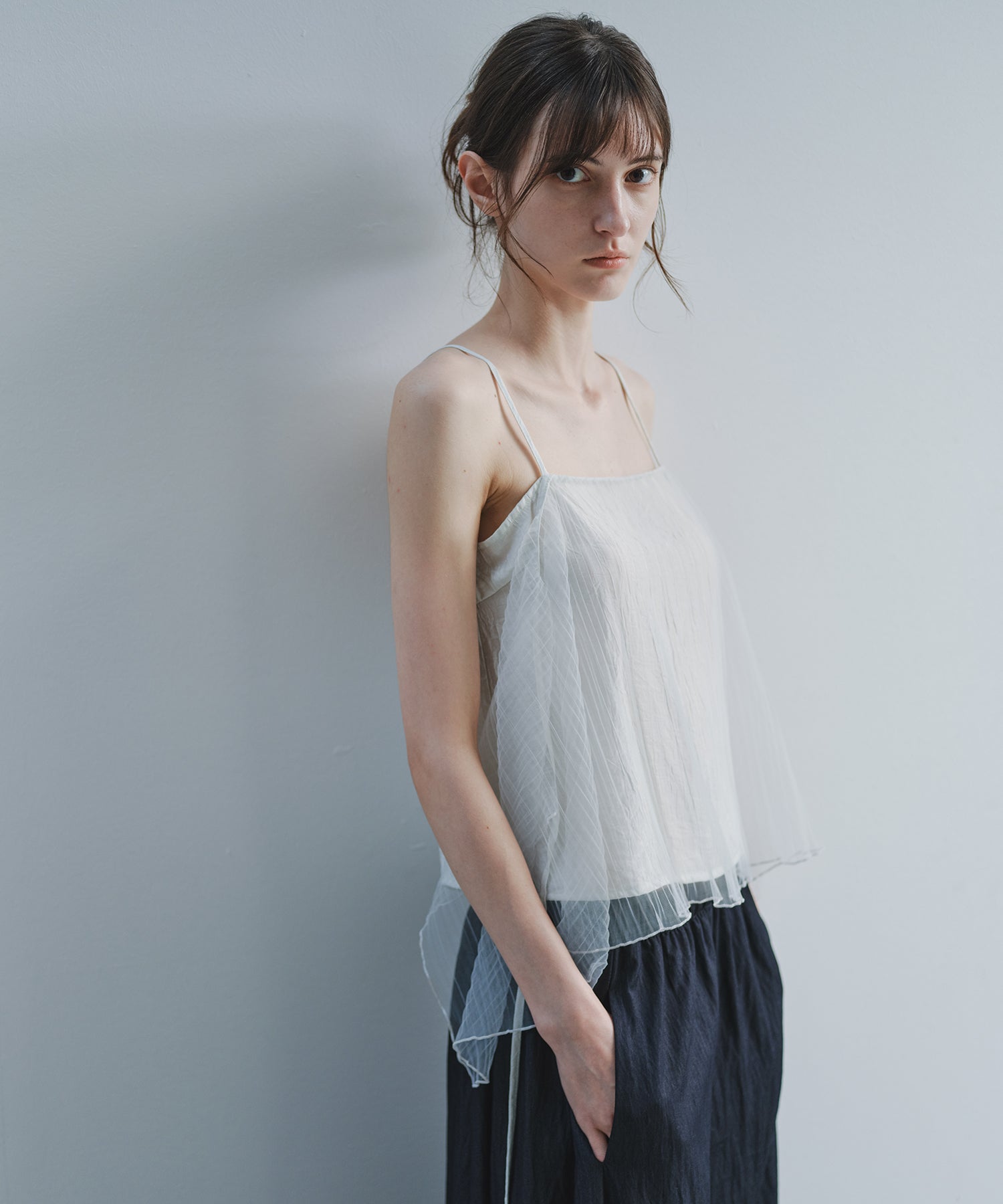 「7月中旬~下旬出荷」Sheer Pleated Back Tie Camisole Top