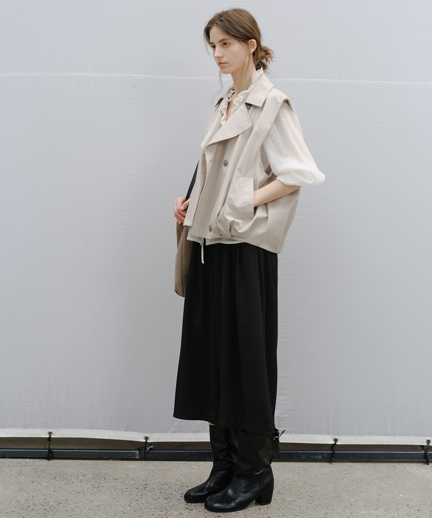 "Shipping scheduled for late February to early March" Lapel Collar Double-Breasted Vest