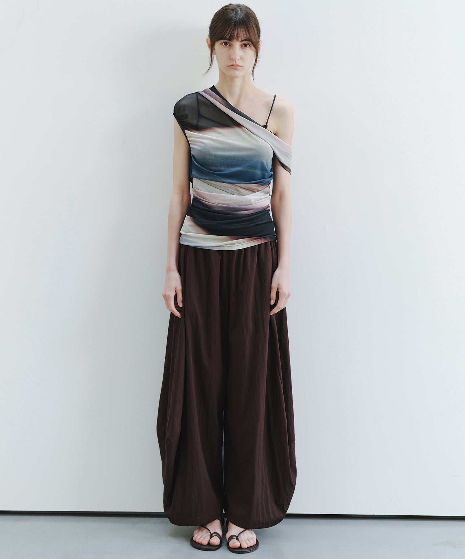 「7月上旬~中旬出荷」Art Print One-Shoulder Sheer Top