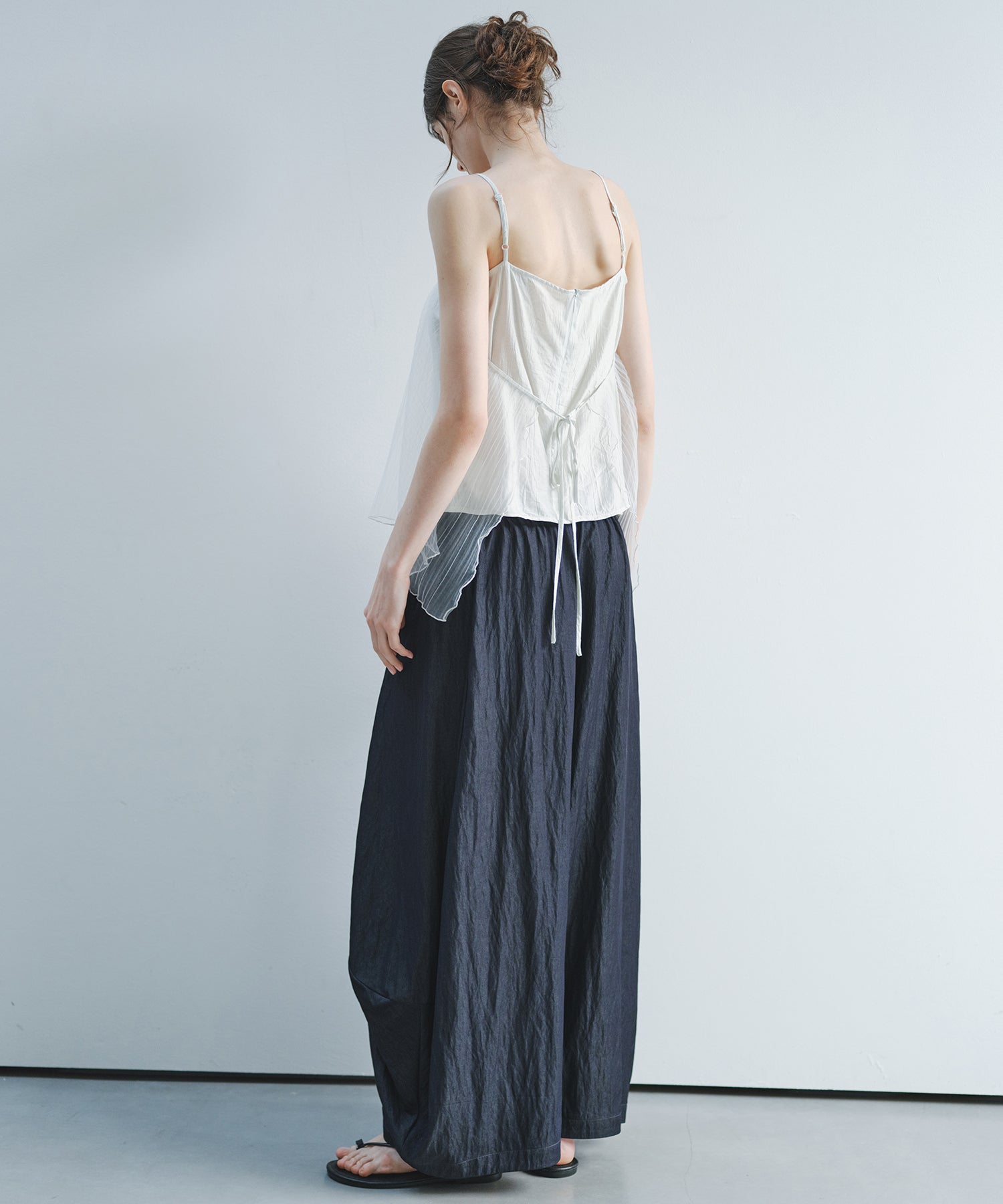 「7月中旬~下旬出荷」Sheer Pleated Back Tie Camisole Top