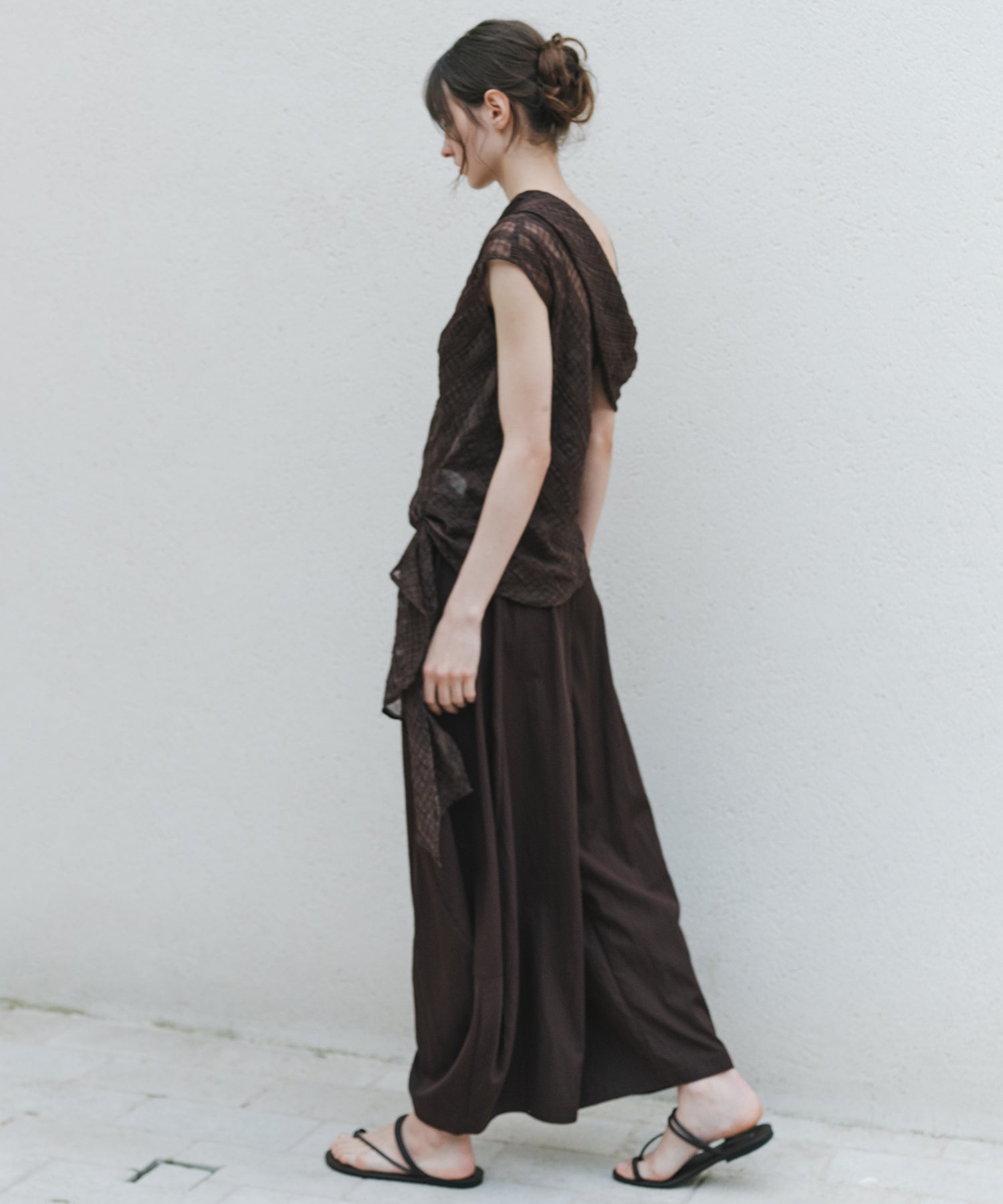 「7月中旬~下旬出荷」Sheer Check One-Shoulder Top