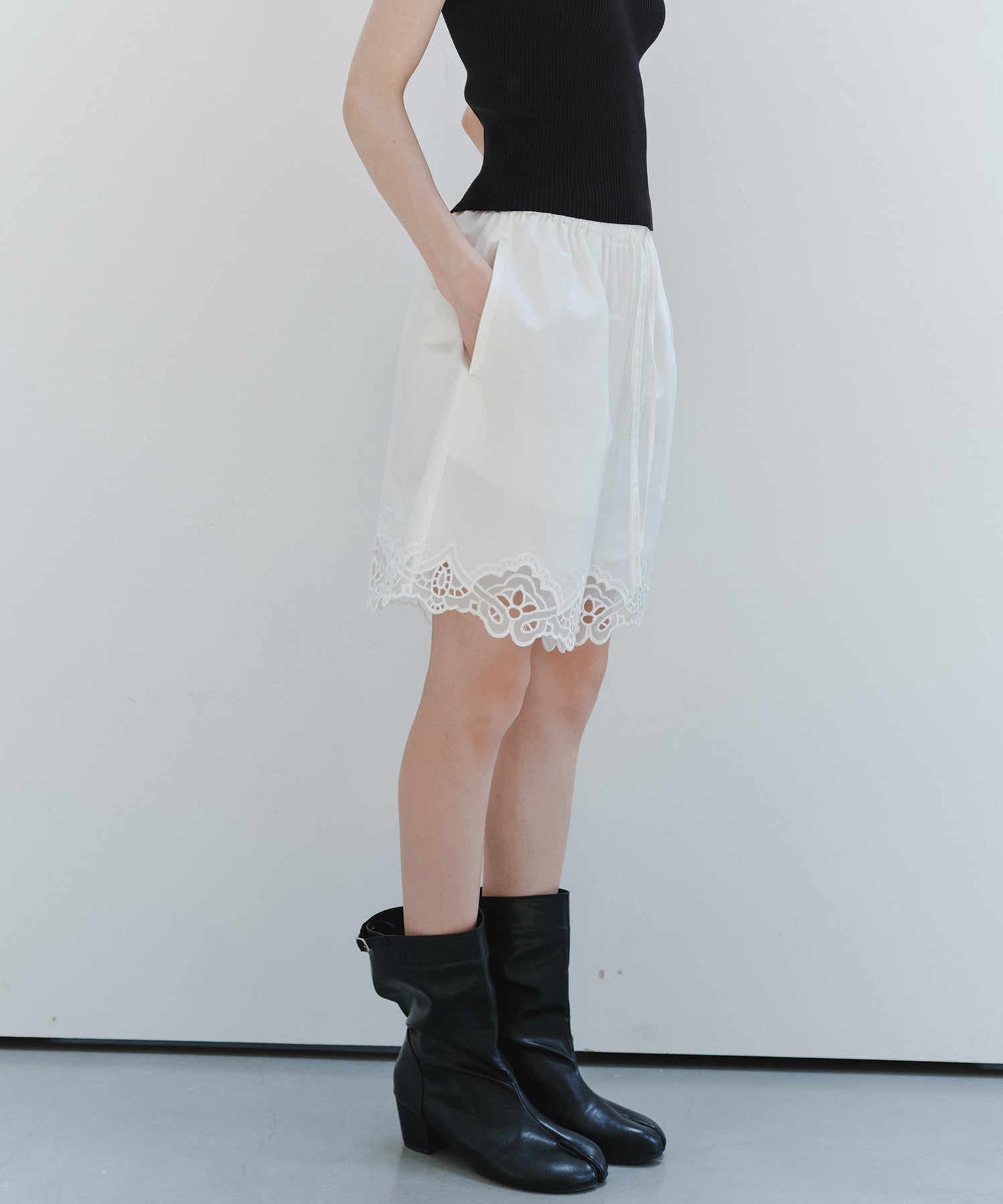 「8月中旬~下旬出荷」Cutwork Embroidery Easy Half Pants