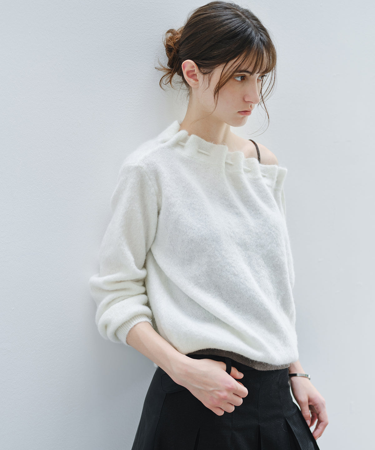 「9月下旬出荷予定」Shaggy Off-Shoulder Drawstring Knit Top