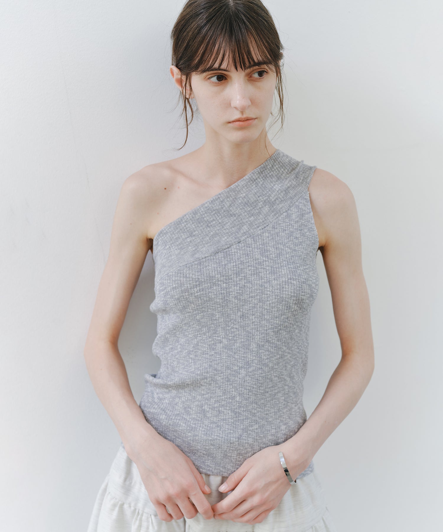 「7月中旬~下旬出荷」Asymmetric Ribbed One-Shoulder Top
