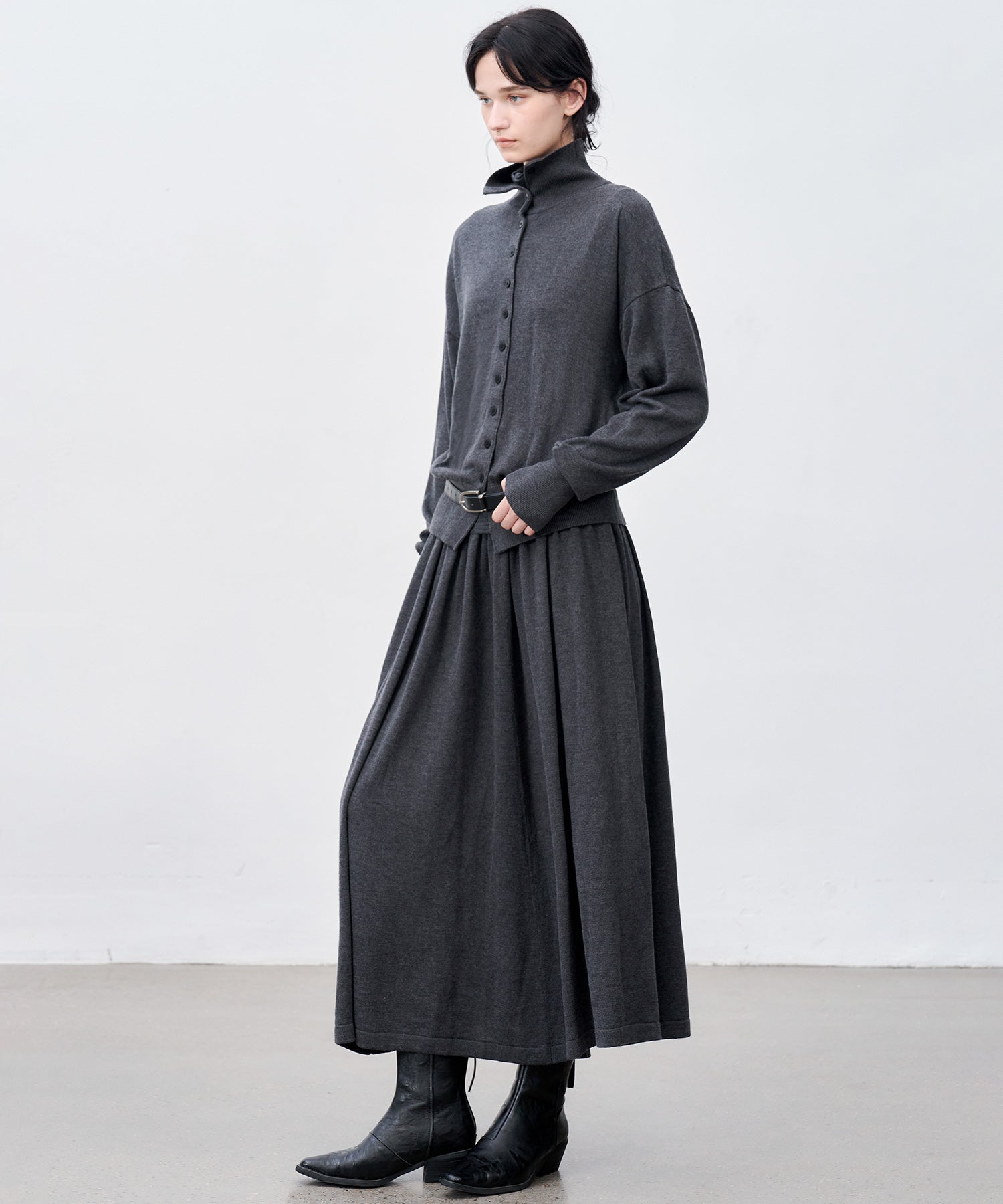 Elegant Flowy Flared Knit Midi Skirt