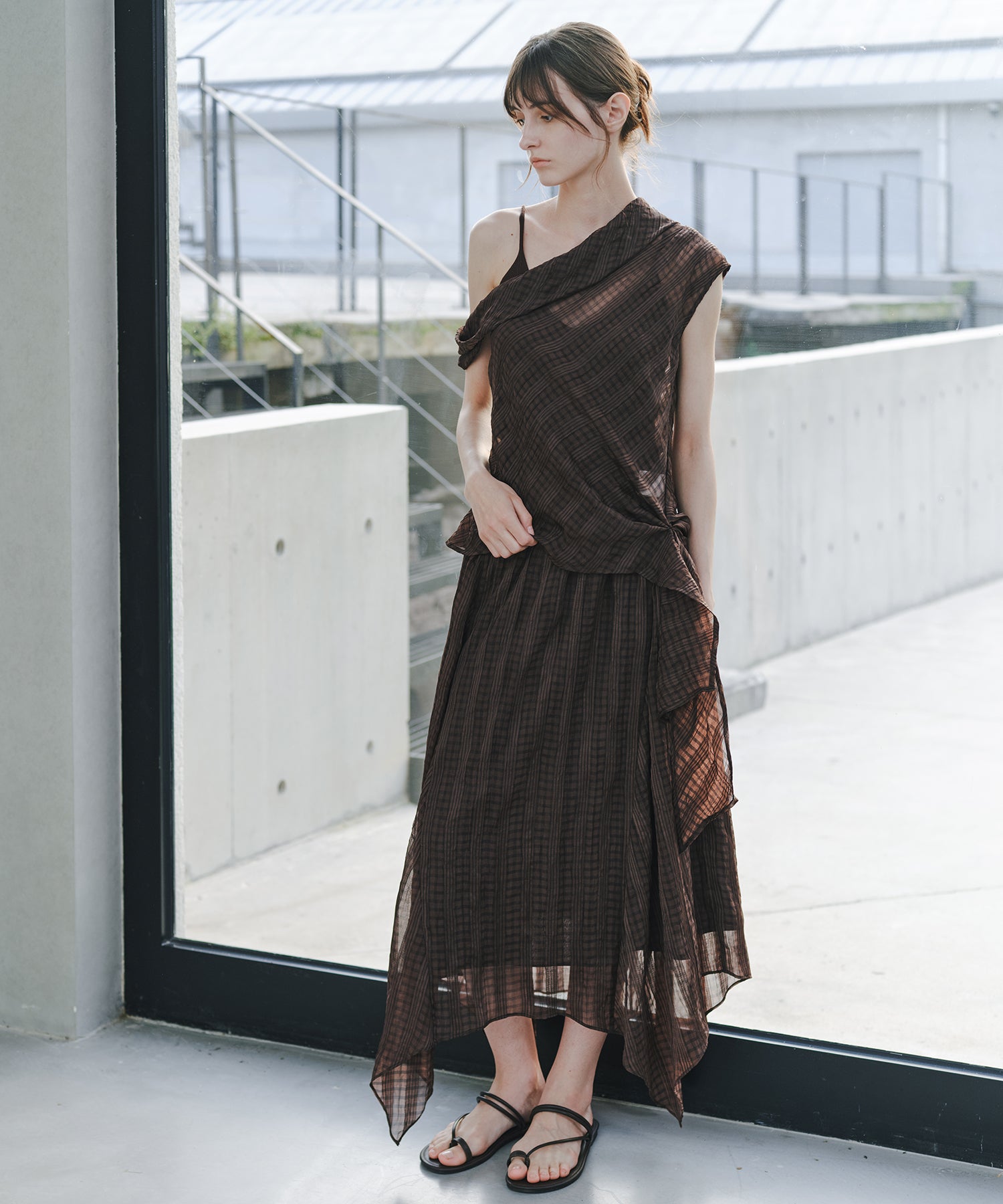 「7月中旬~下旬出荷」Sheer Check Asymmetric Skirt