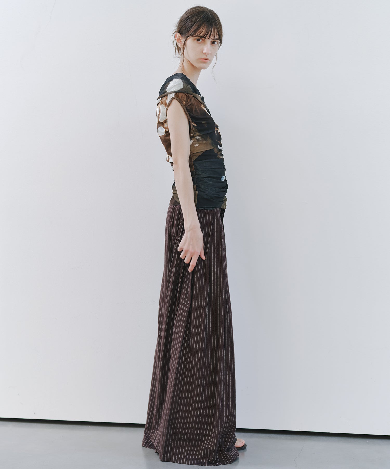 「7月上旬~中旬出荷」Art Print One-Shoulder Sheer Top
