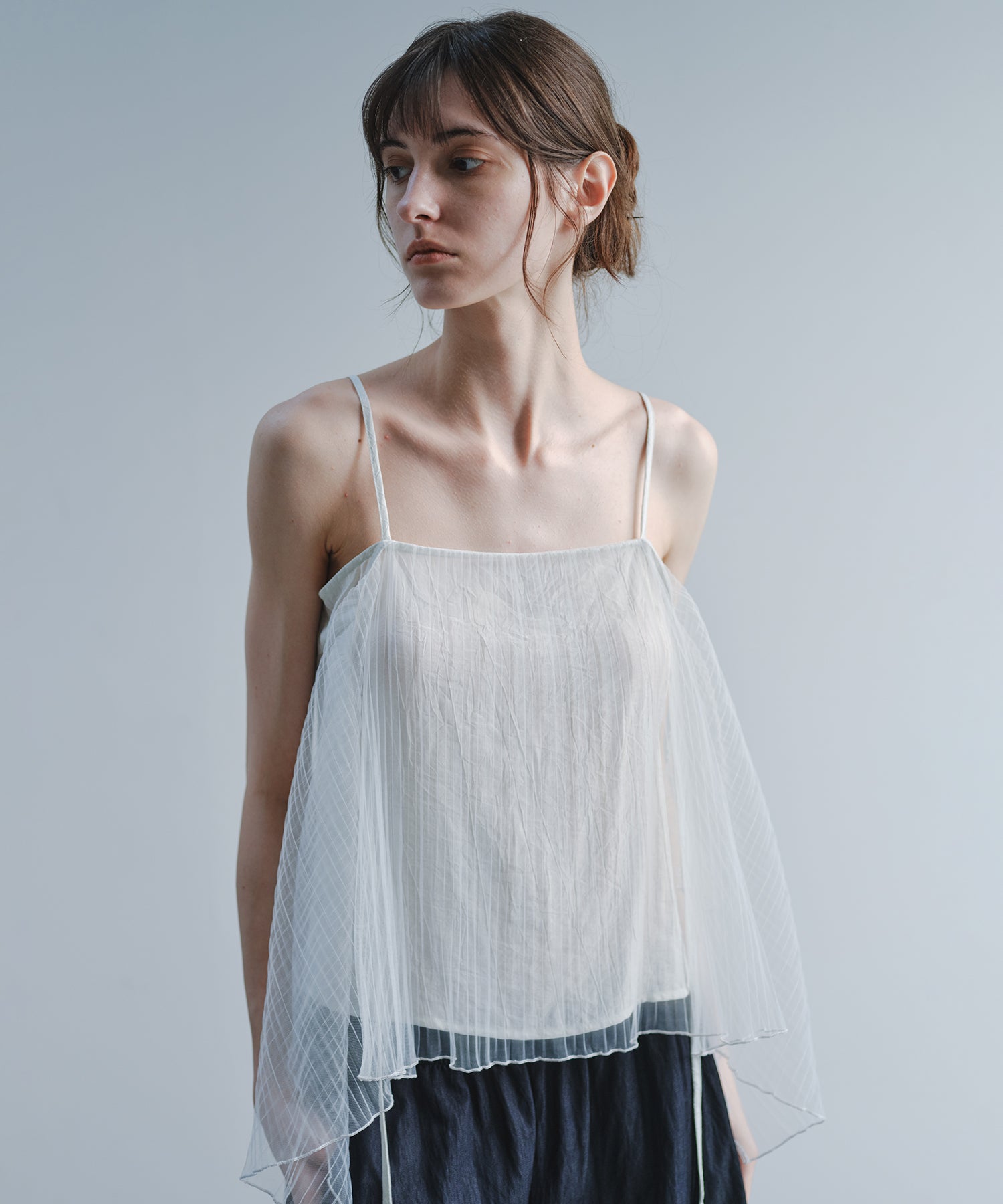「7月中旬~下旬出荷」Sheer Pleated Back Tie Camisole Top