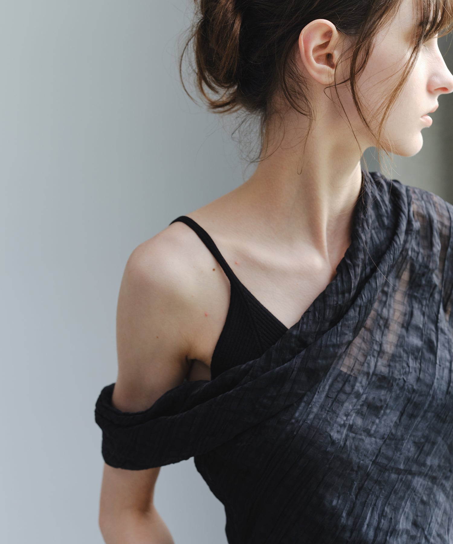 「7月中旬~下旬出荷」Sheer Check One-Shoulder Top