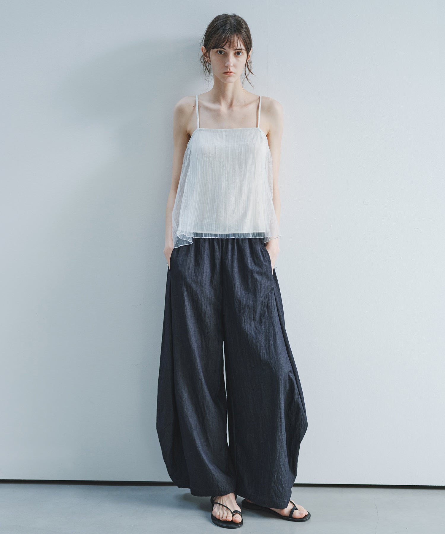 「7月中旬~下旬出荷」Sheer Pleated Back Tie Camisole Top