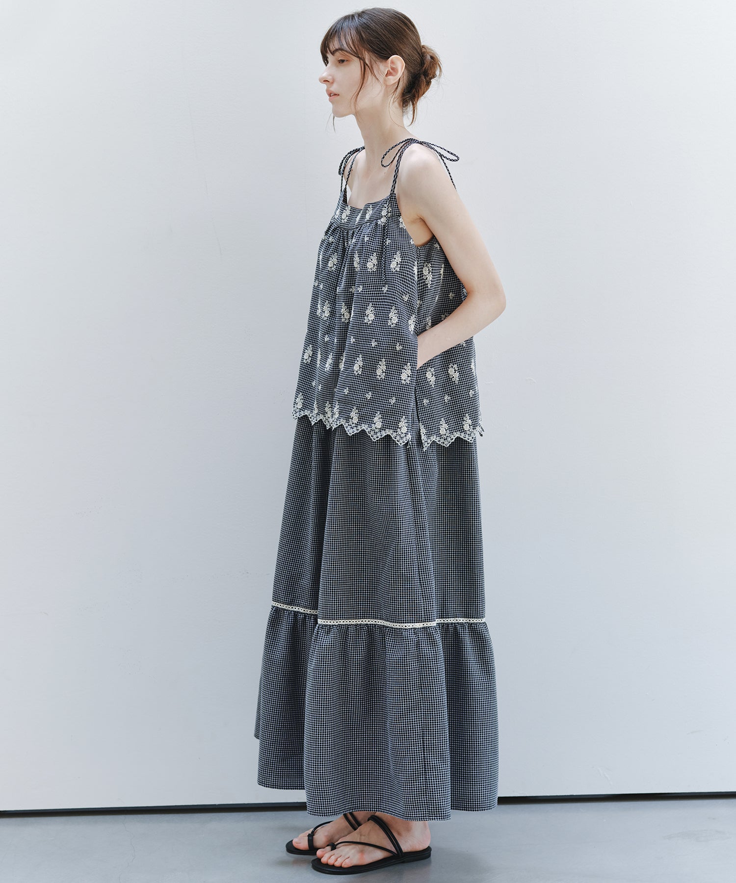 「8月中旬~下旬出荷」Embroidered Gingham Tiered Cami Dress