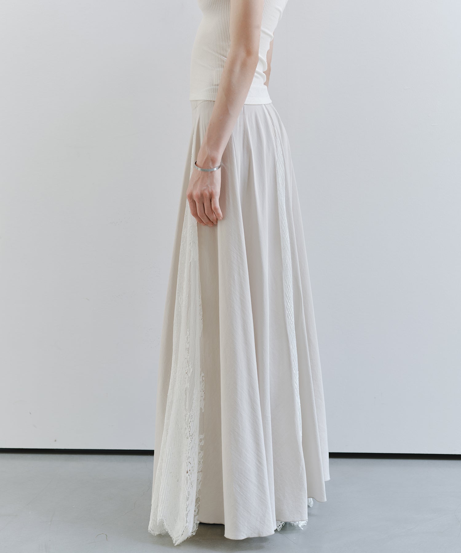 「7月中旬~下旬出荷」Lace Panel Flare Skirt