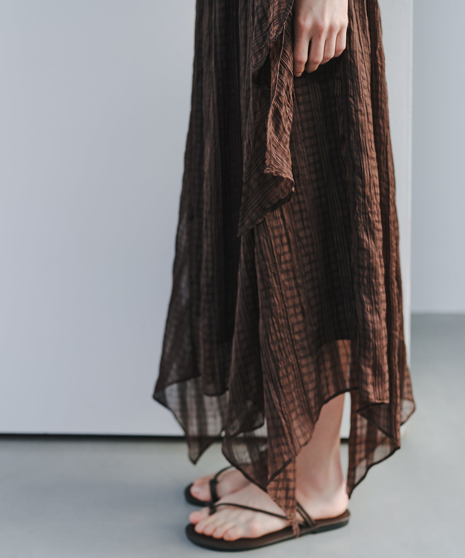「7月中旬~下旬出荷」Sheer Check Asymmetric Skirt